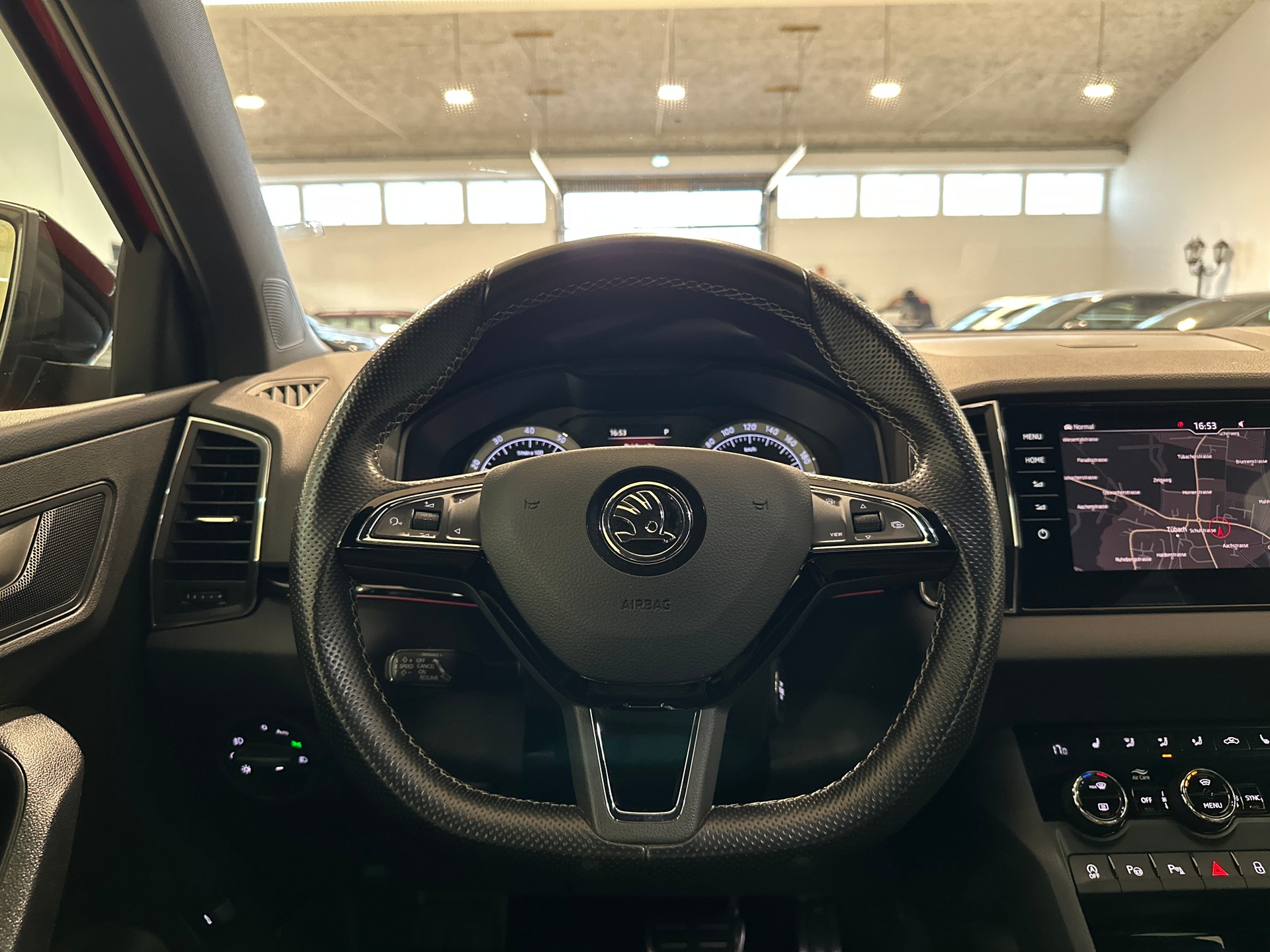 SKODA Karoq 2.0 TSI SportLine 4x4 DSG-image-25