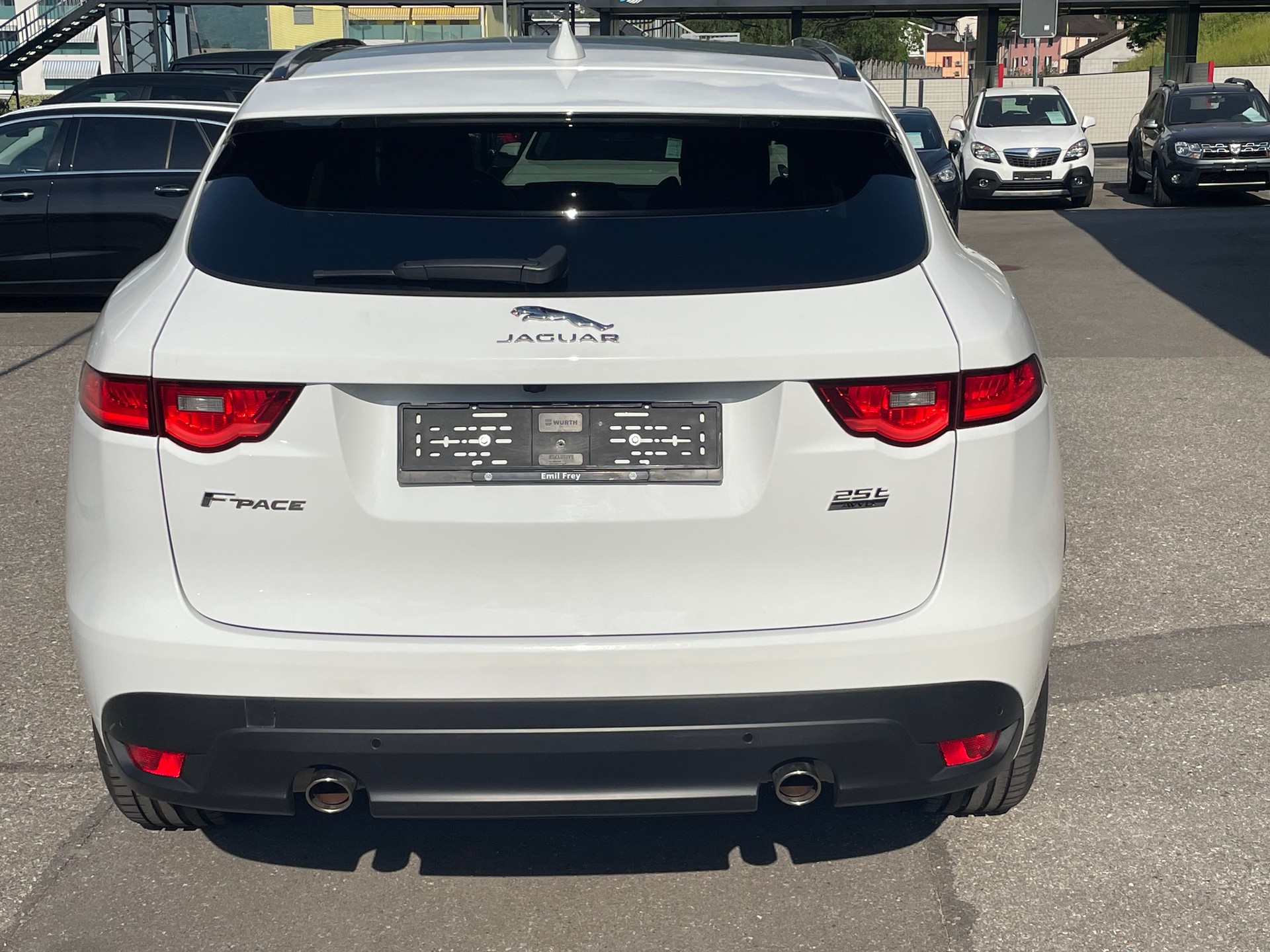 JAGUAR F-Pace 25t 2.0 R-Sport AWD Automatik-image-8