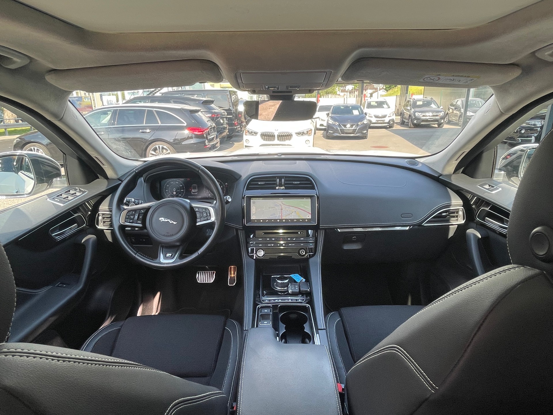 JAGUAR F-Pace 25t 2.0 R-Sport AWD Automatik-image-6