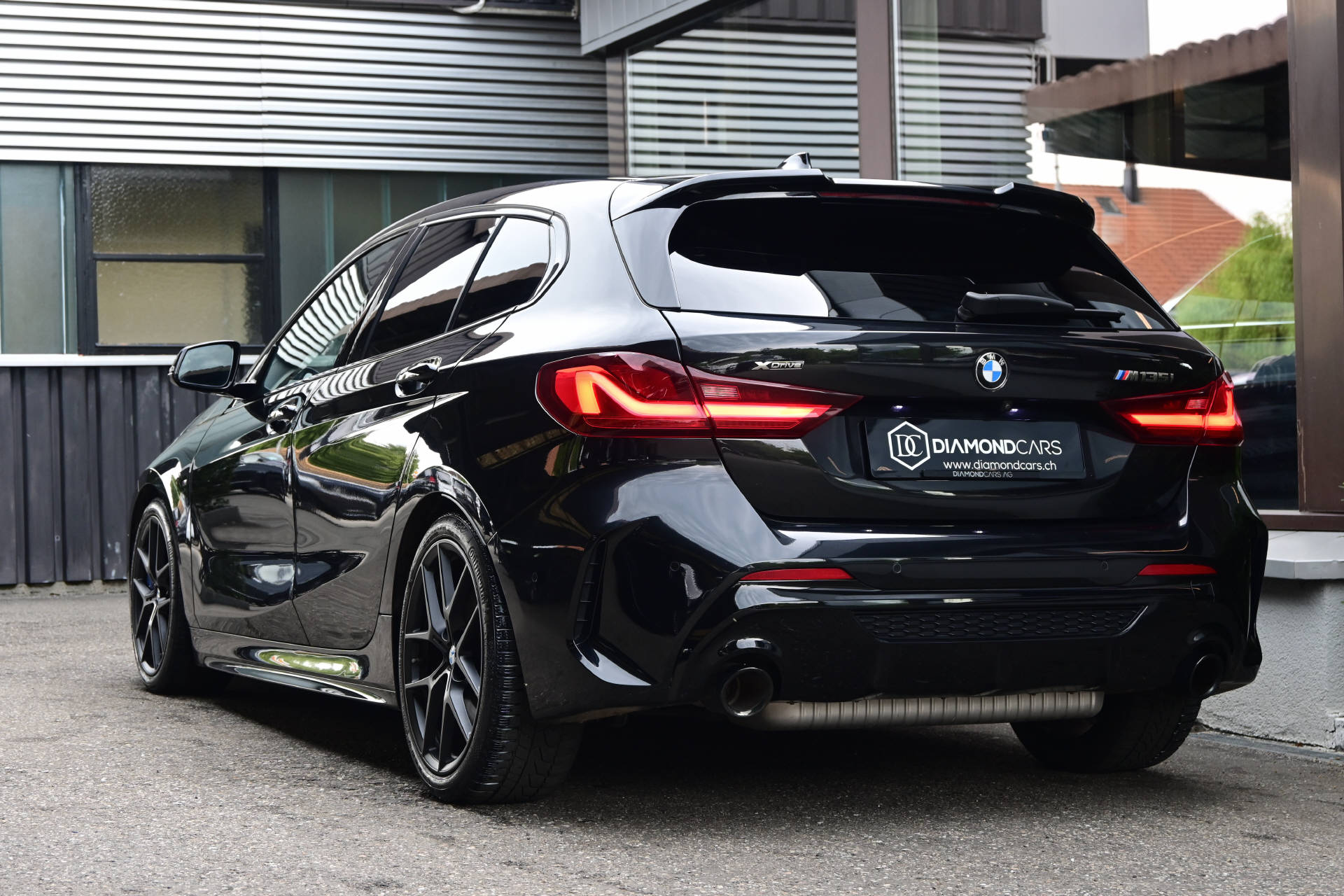 BMW M135i xDrive **M-Performance**-image-7