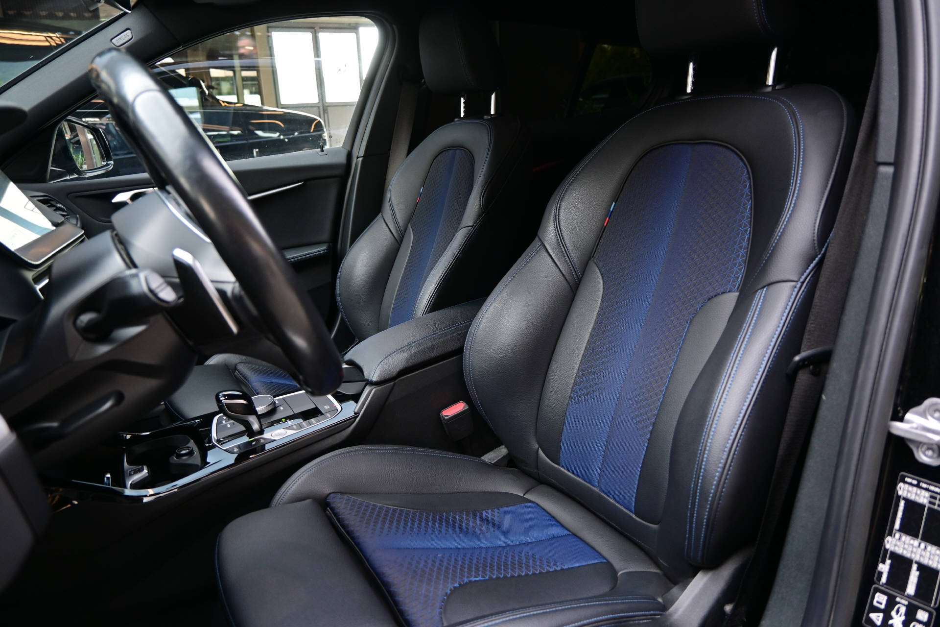 BMW M135i xDrive **M-Performance**-image-10
