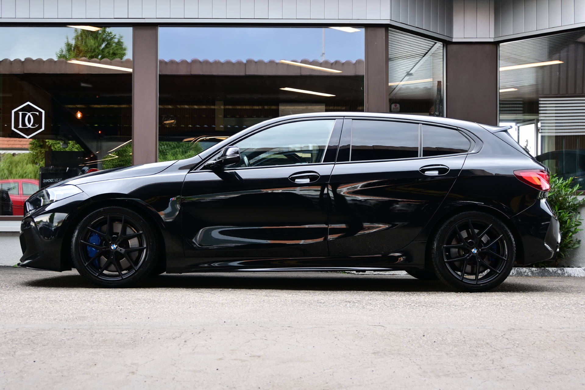 BMW M135i xDrive **M-Performance**-image-3