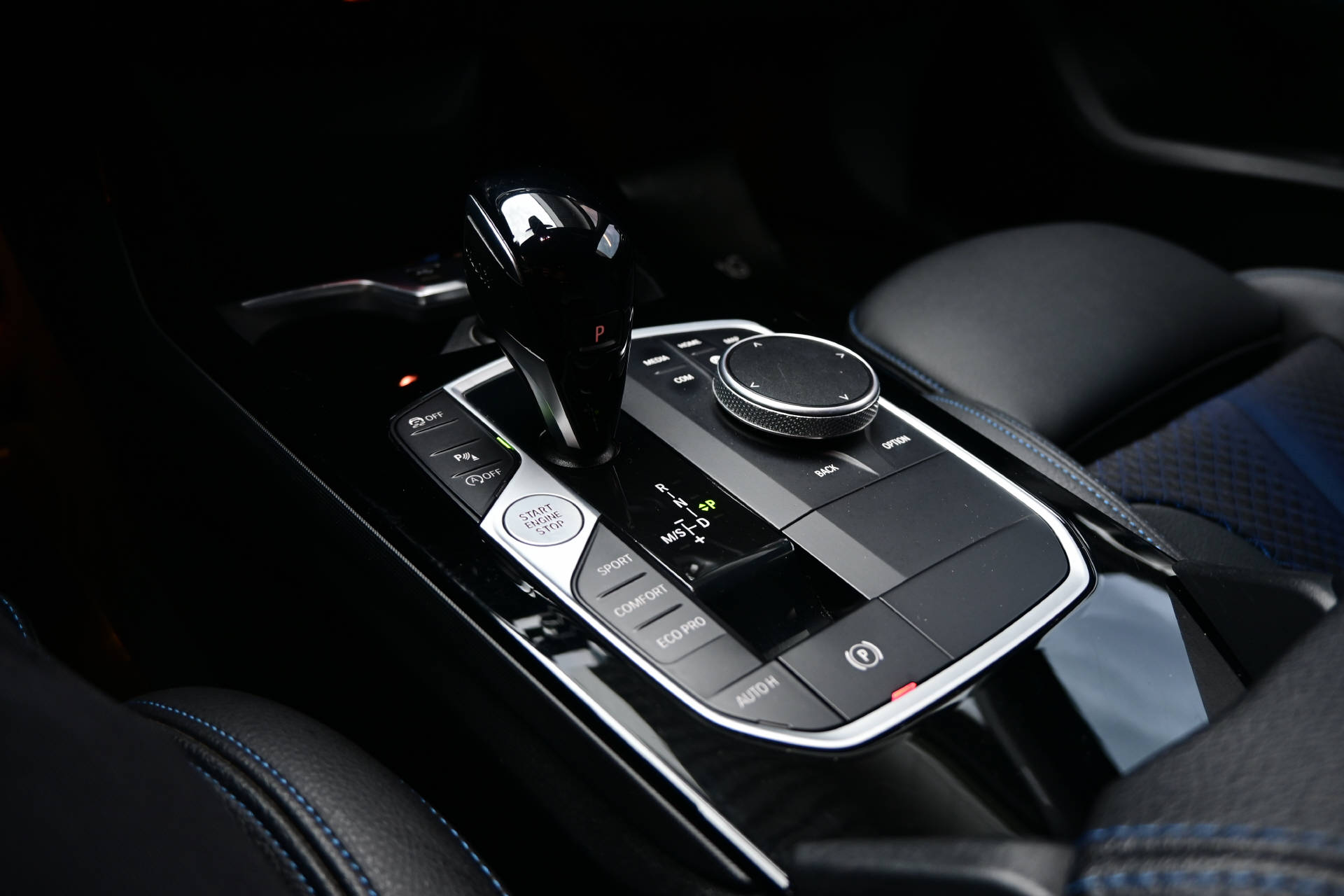BMW M135i xDrive **M-Performance**-image-13