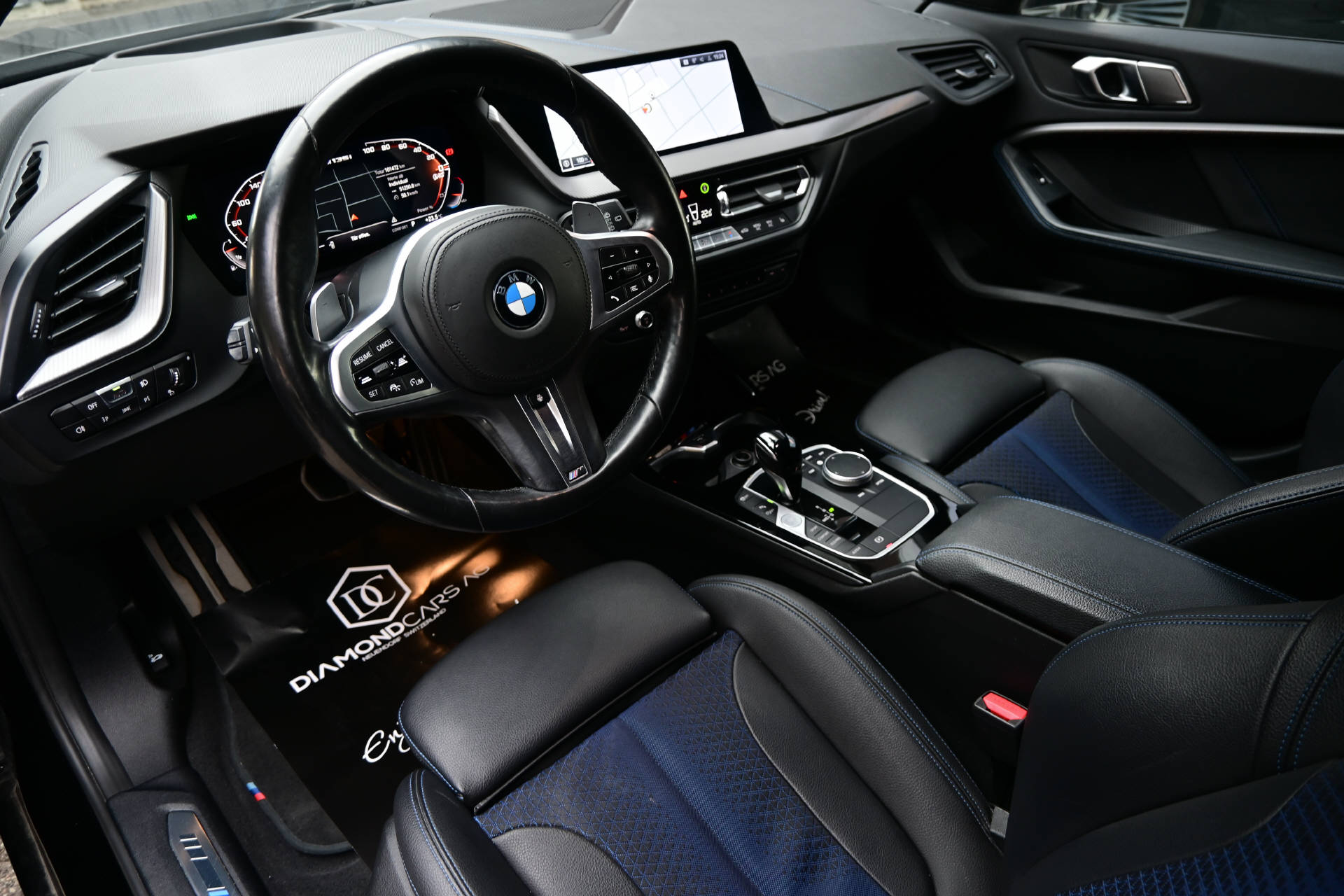 BMW M135i xDrive **M-Performance**-image-9
