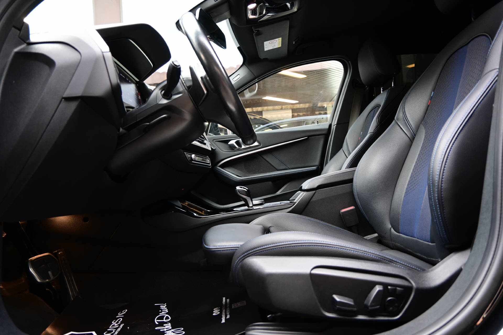 BMW M135i xDrive **M-Performance**-image-11
