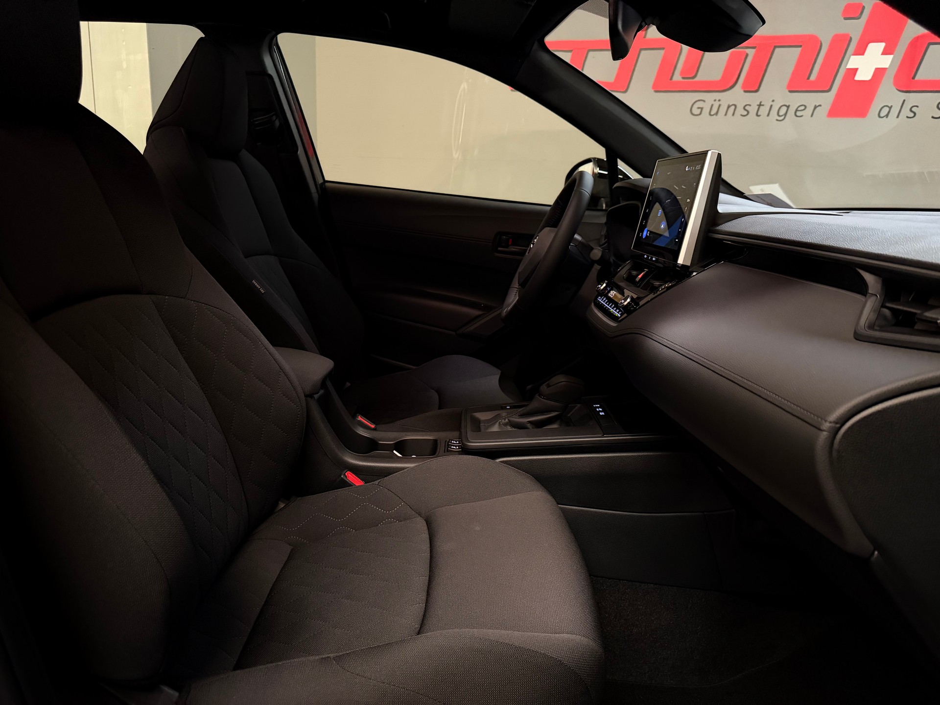 TOYOTA Corolla Cross 1.8 Comfort e-CVT-image-16