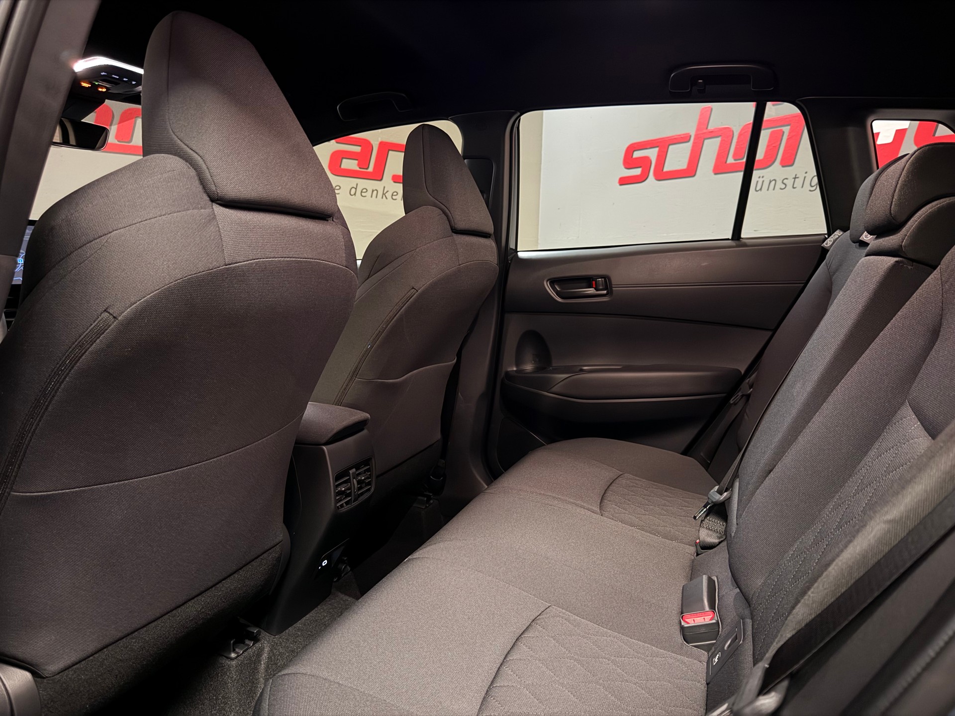TOYOTA Corolla Cross 1.8 Comfort e-CVT-image-13