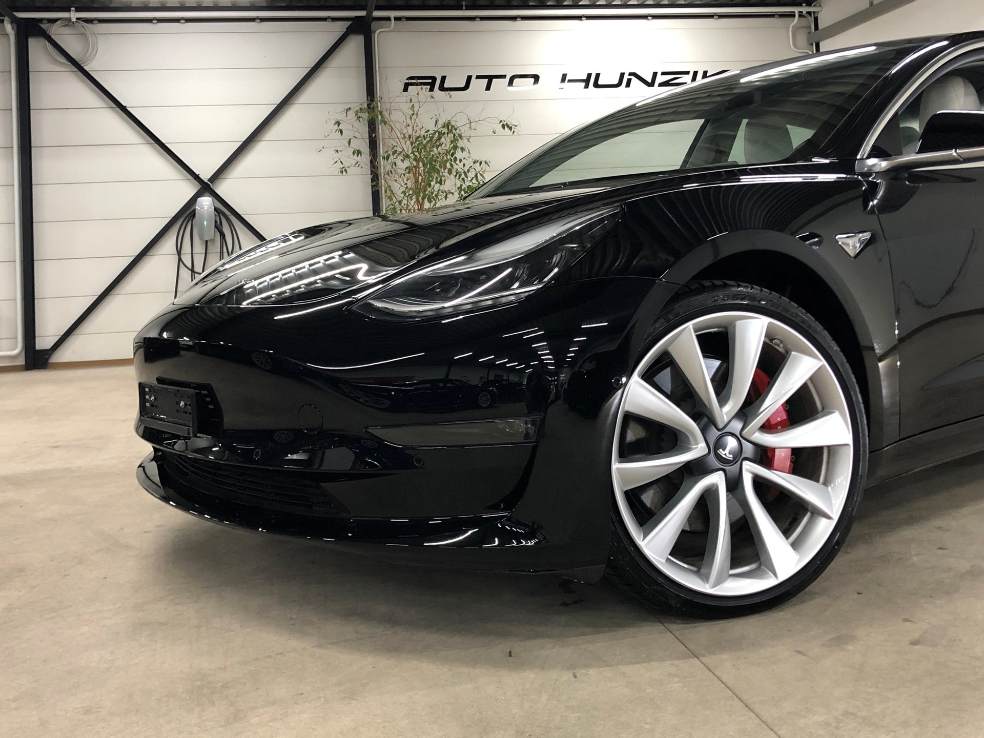 TESLA Model 3 Performance 513PS Dual Motor AWD / Autopilot 3.0 inkl. FSD-image-2