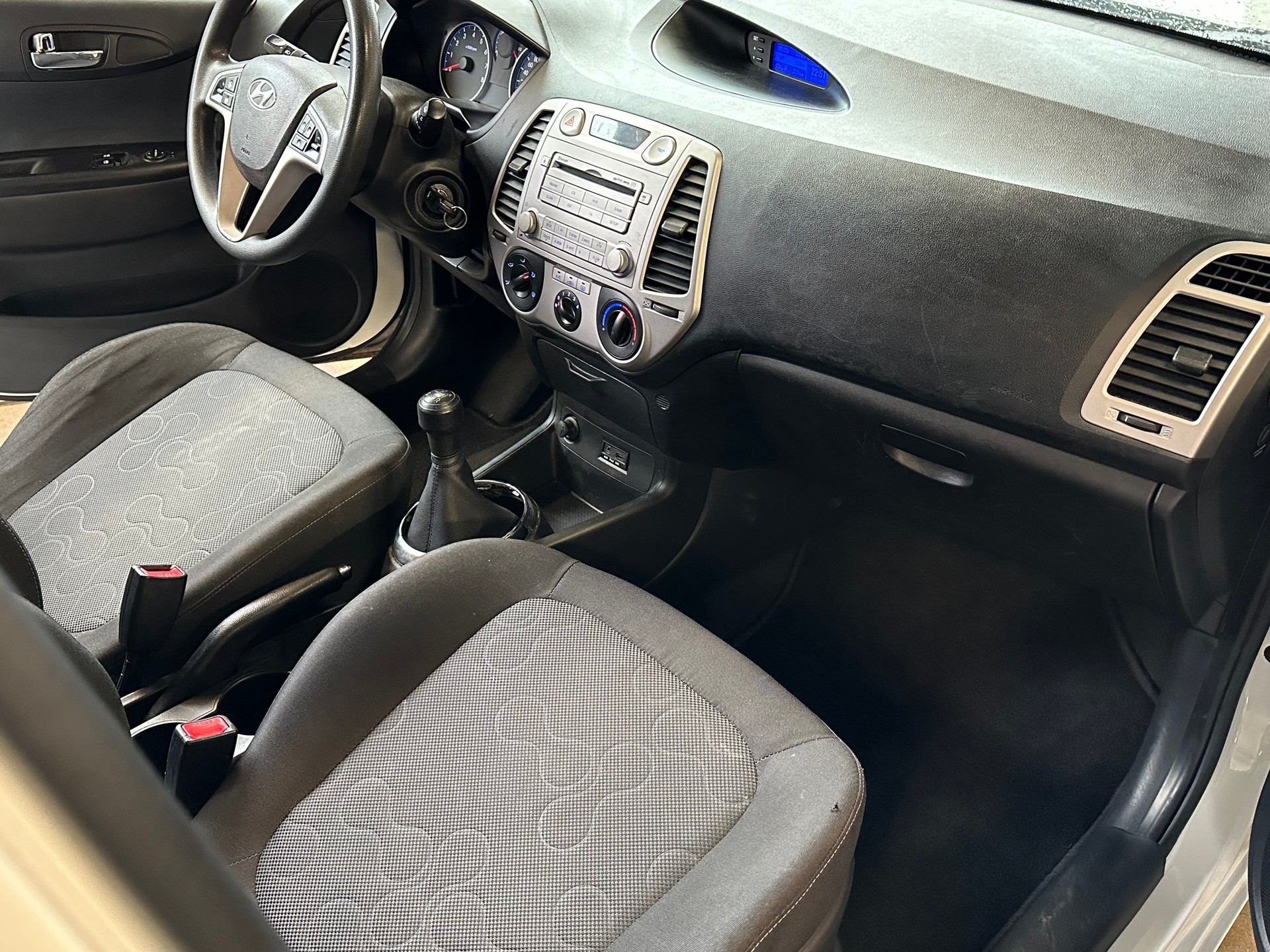 HYUNDAI i20 1.2 Comfort-image-9