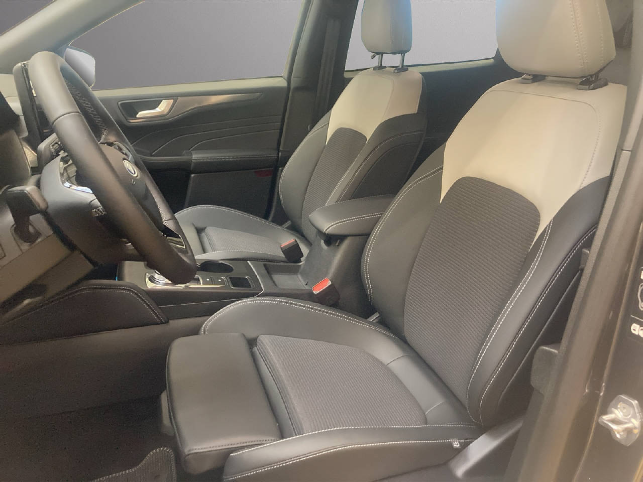 FORD Kuga 2.5 PHEV 242 PS Sound Edition-image-4