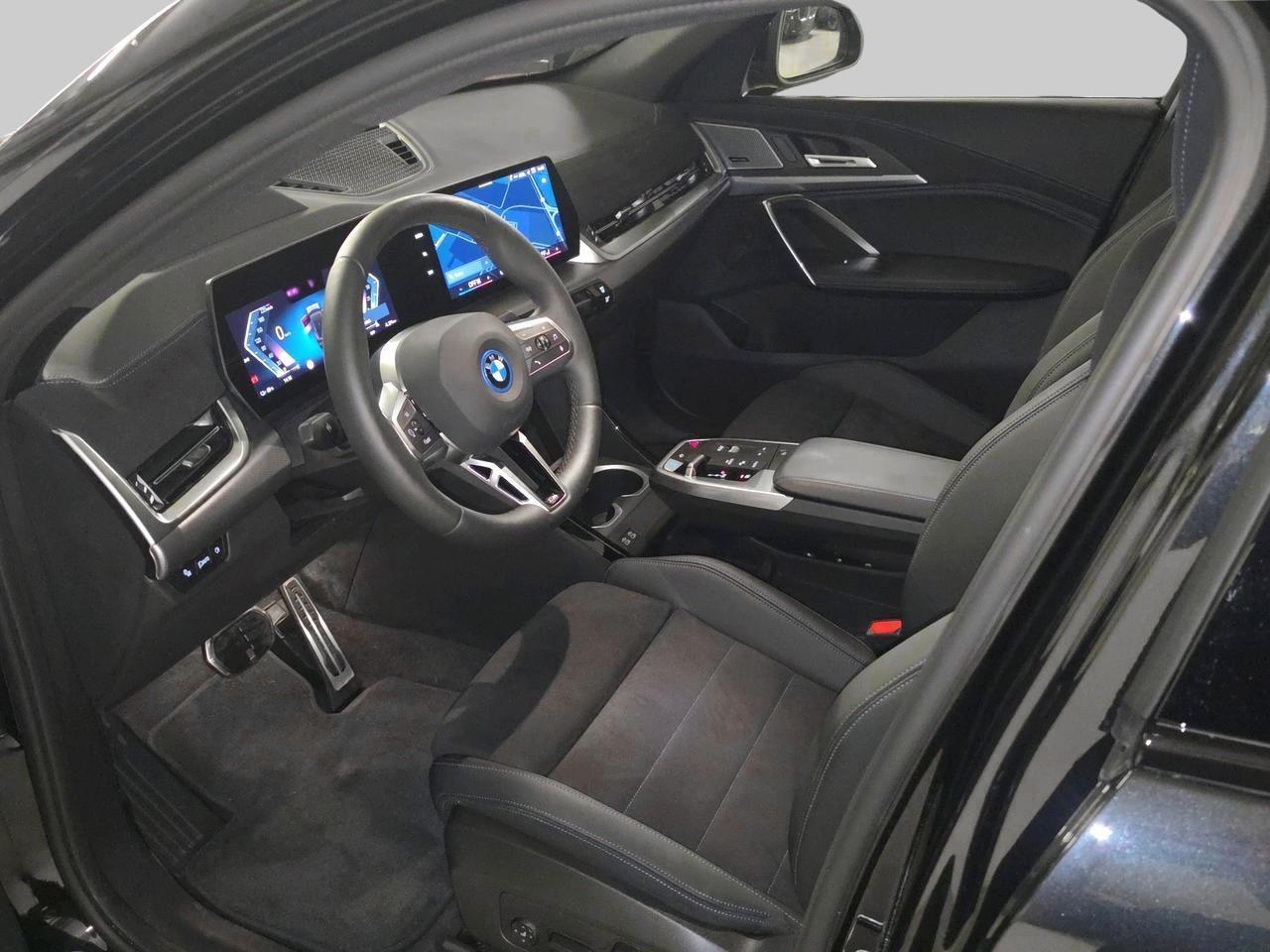 BMW iX2 30 xDrive M Sport-image-11