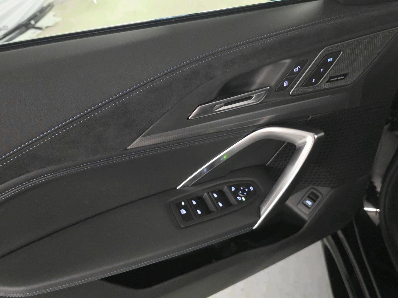 BMW iX2 30 xDrive M Sport-image-9