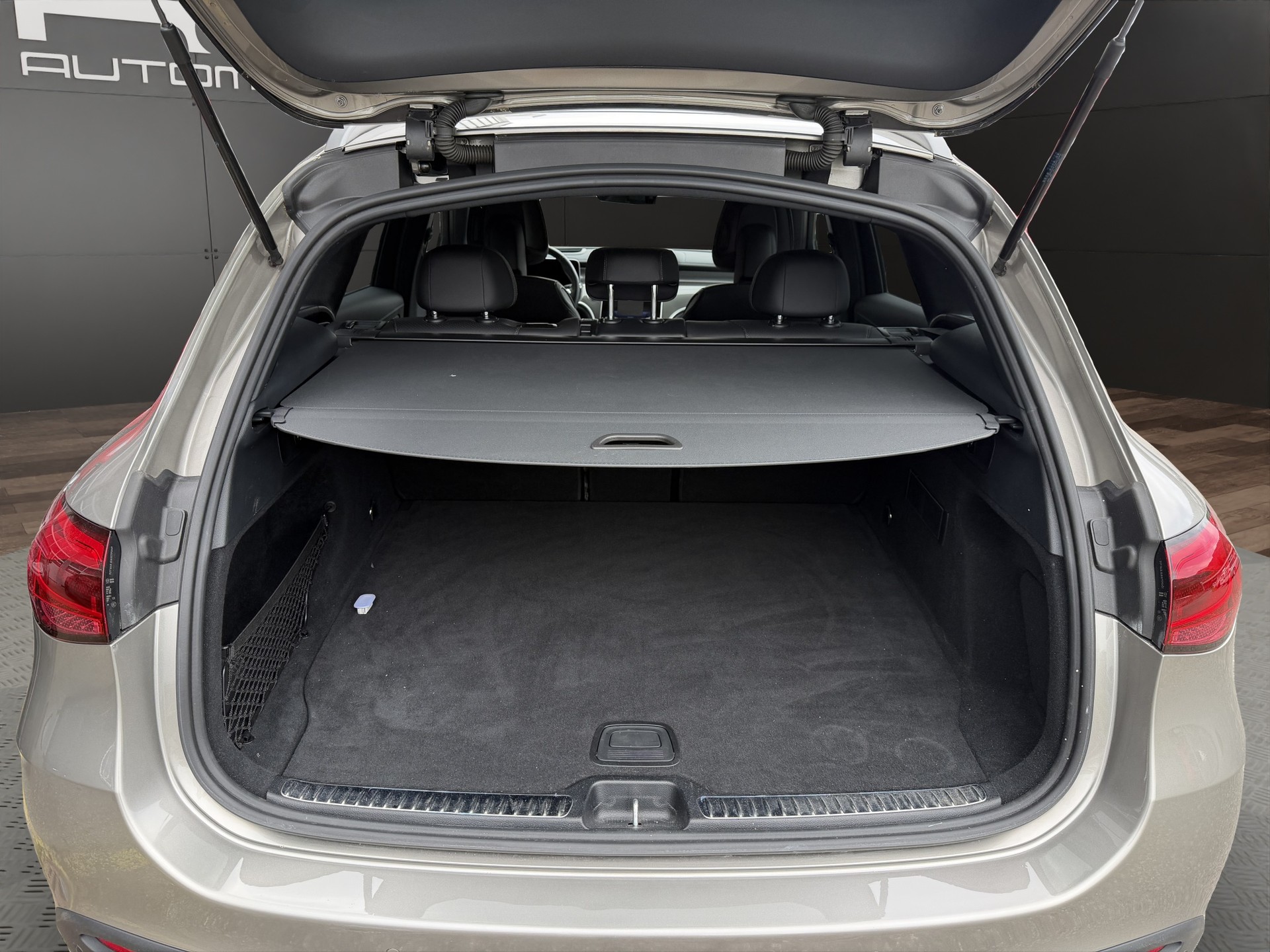 MERCEDES-BENZ GLC 300 d 4Matic AMG Line 9G-Tronic-image-6