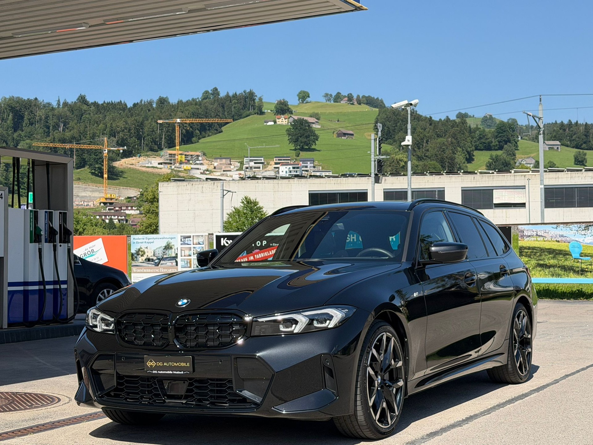 BMW 330i Touring xDrive Steptronic M Sport *Elektr. Anhängerkupplung**Panoramadach**Shadow-Line**Live Cockpit**245PS**Modell 2025*-image-1