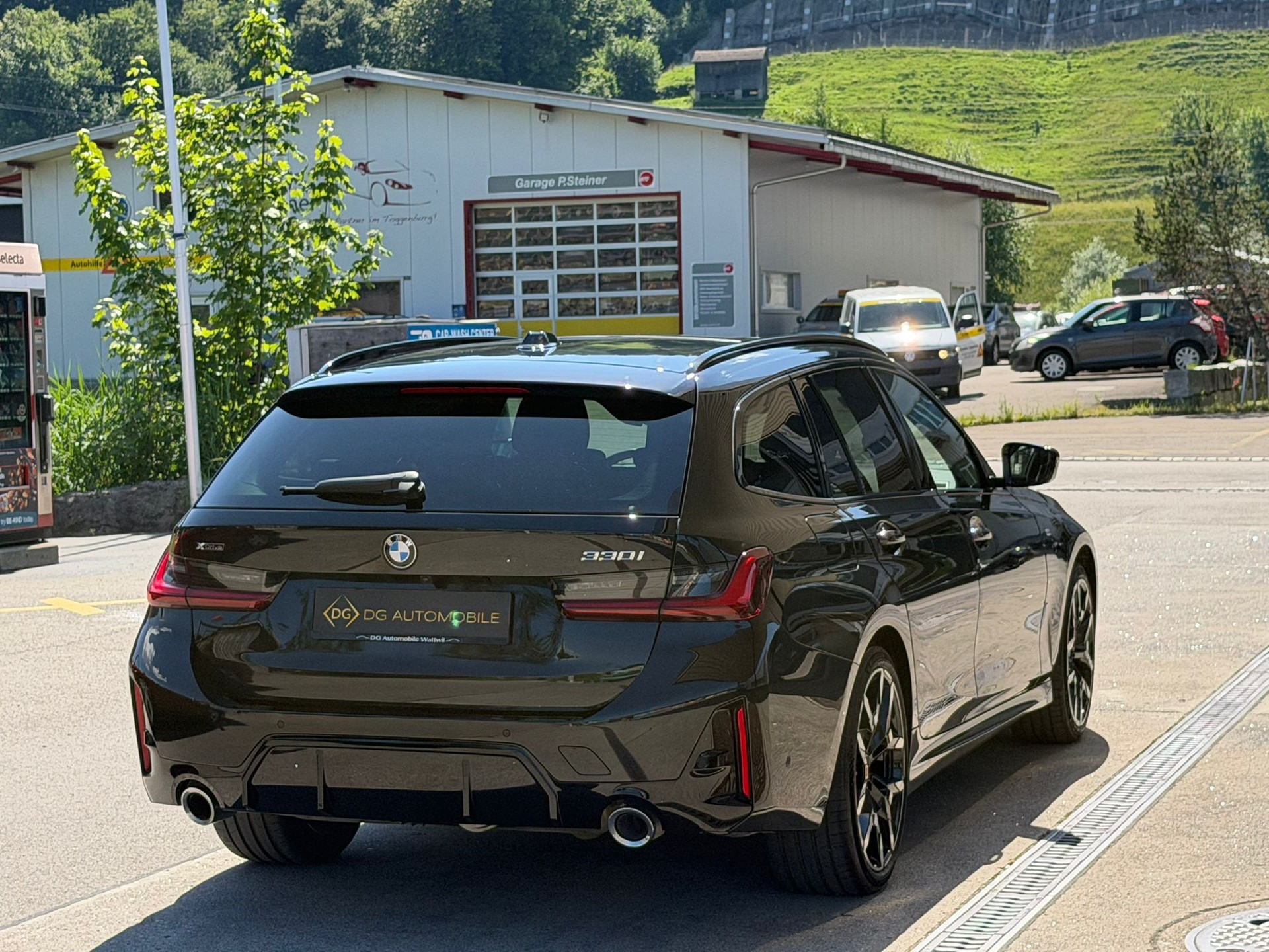 BMW 330i Touring xDrive Steptronic M Sport *Elektr. Anhängerkupplung**Panoramadach**Shadow-Line**Live Cockpit**245PS**Modell 2025*-image-6