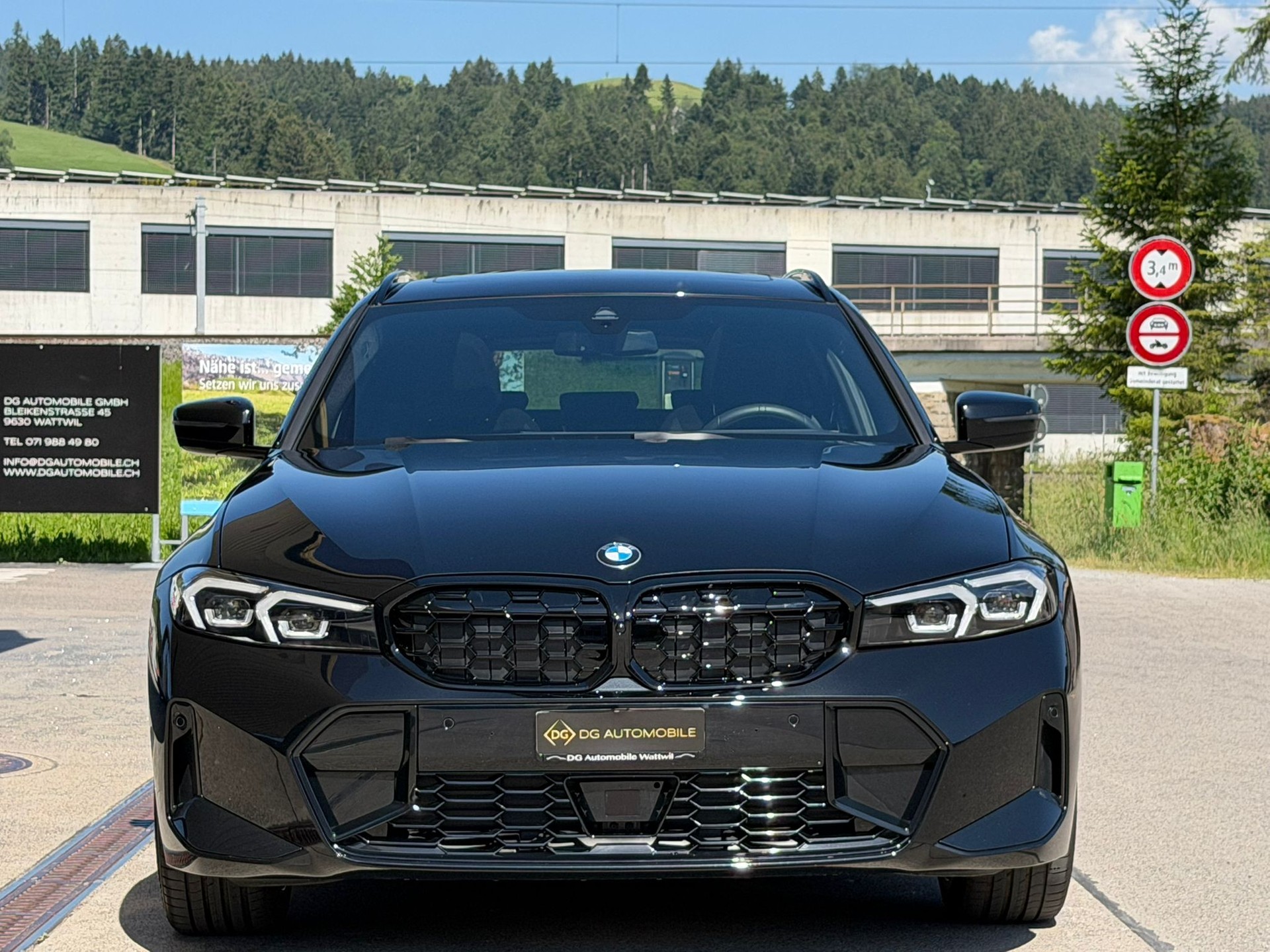 BMW 330i Touring xDrive Steptronic M Sport *Elektr. Anhängerkupplung**Panoramadach**Shadow-Line**Live Cockpit**245PS**Modell 2025*-image-2