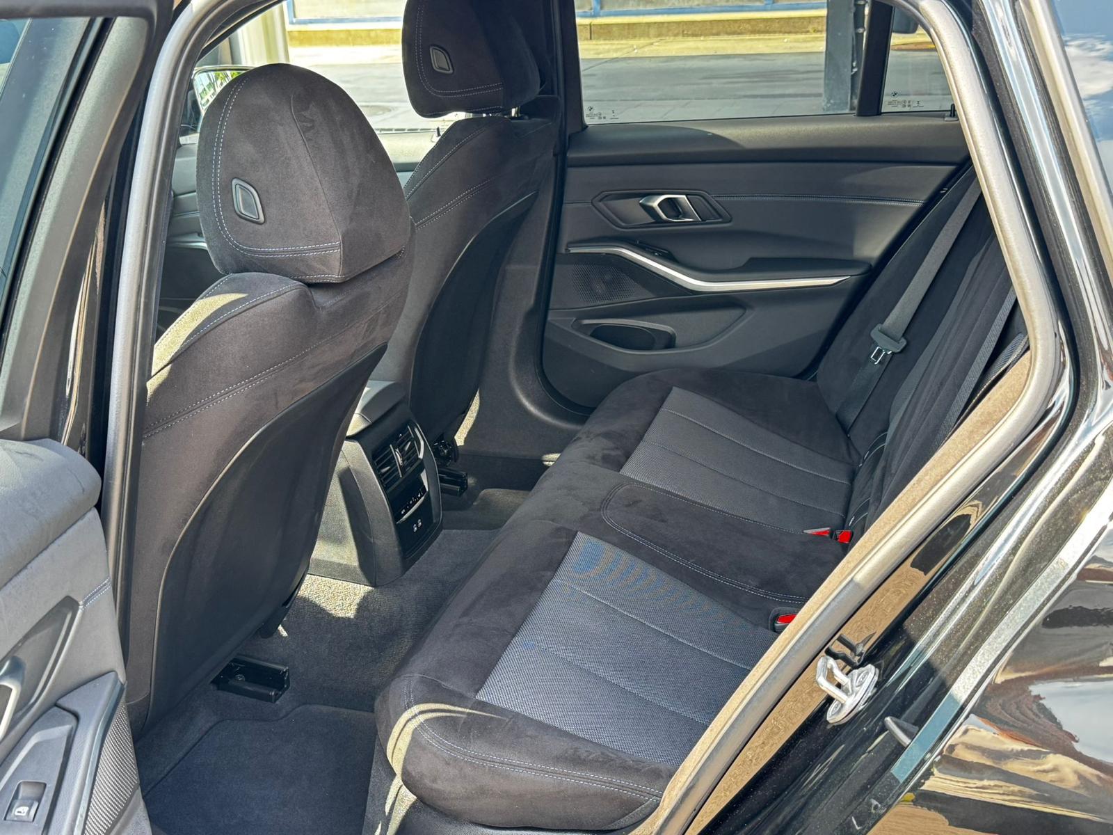 BMW 330i Touring xDrive Steptronic M Sport *Elektr. Anhängerkupplung**Panoramadach**Shadow-Line**Live Cockpit**245PS**Modell 2025*-image-12