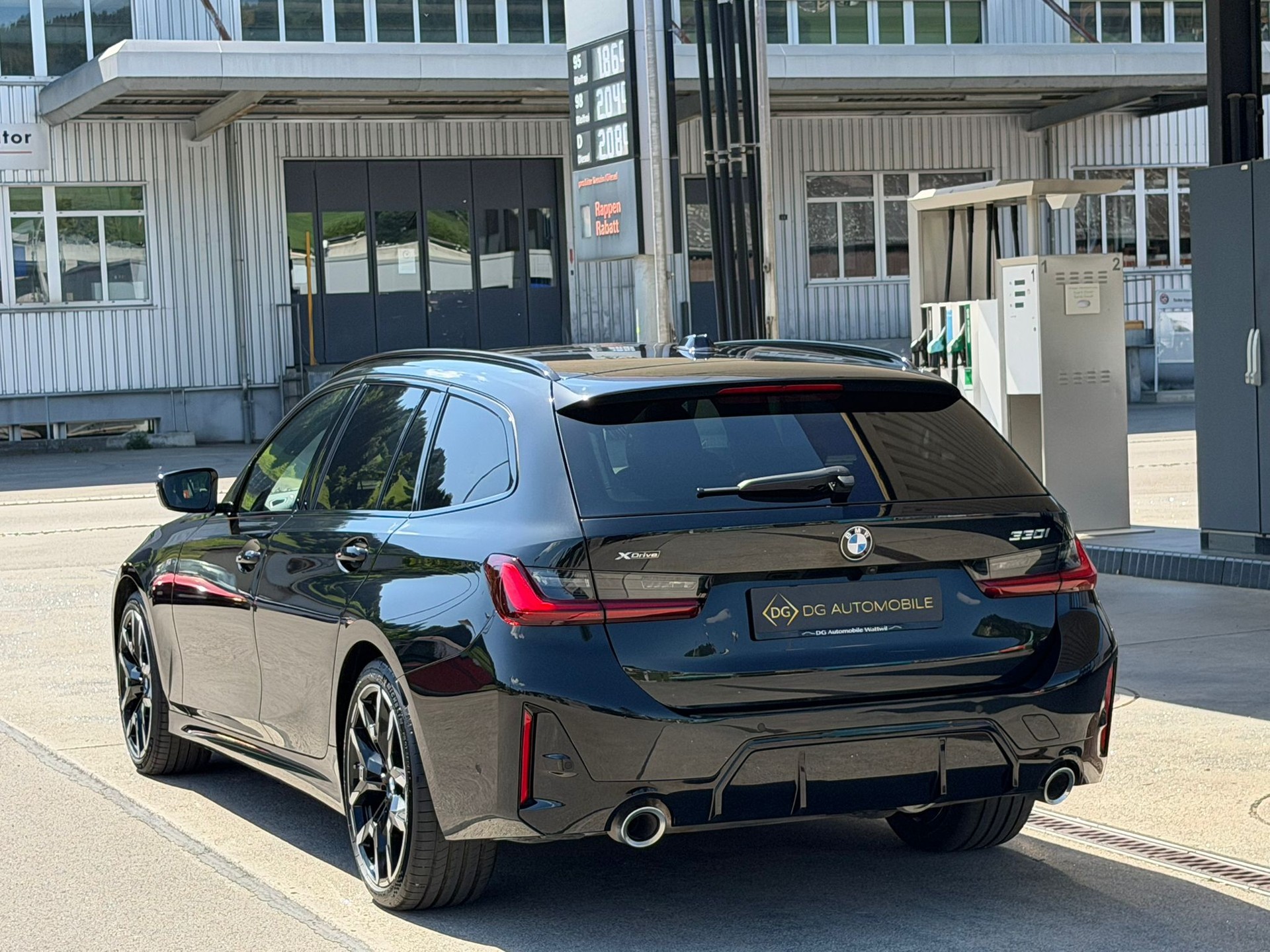 BMW 330i Touring xDrive Steptronic M Sport *Elektr. Anhängerkupplung**Panoramadach**Shadow-Line**Live Cockpit**245PS**Modell 2025*-image-5