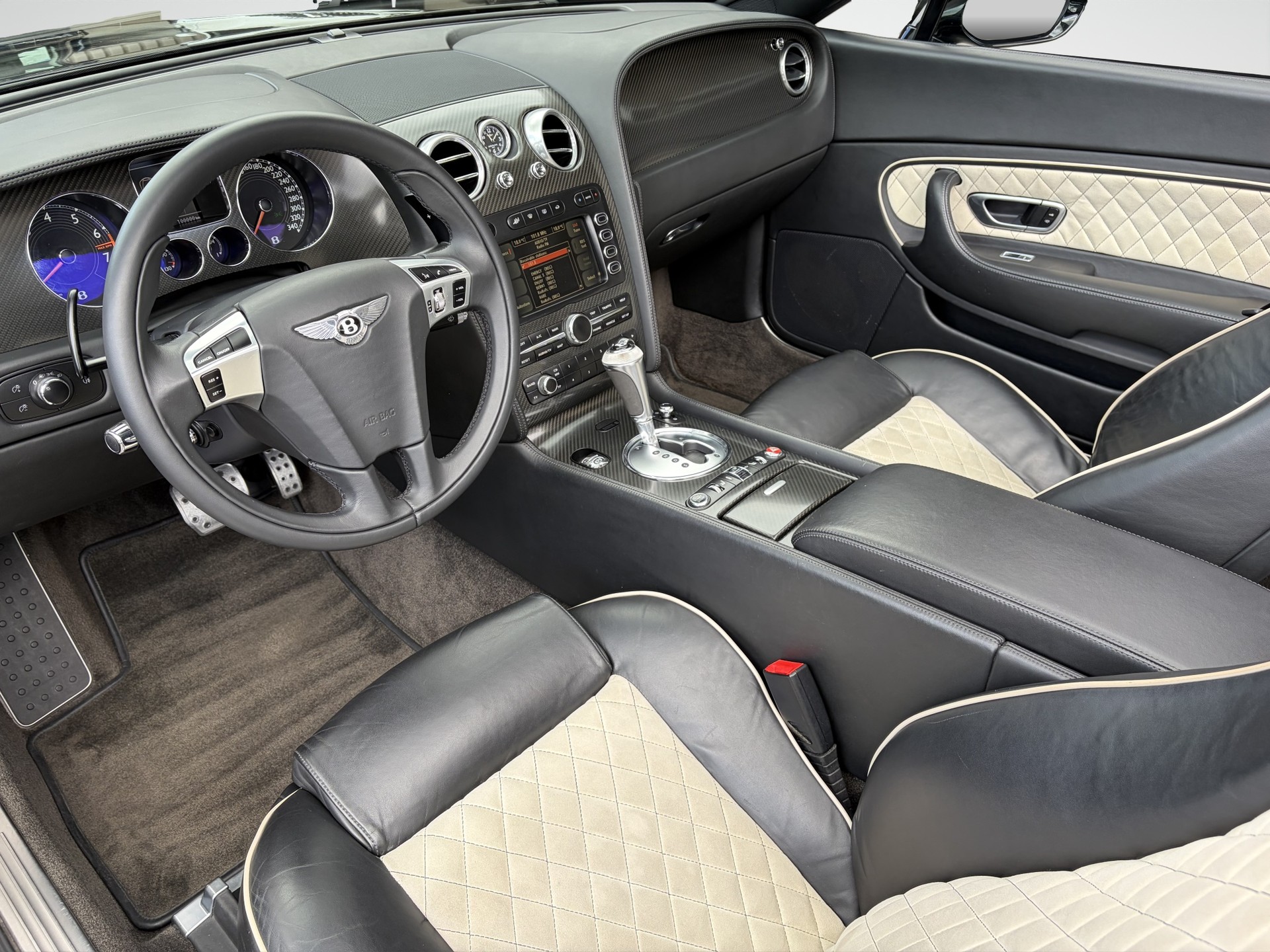 BENTLEY Continental Supersports Convertible 6.0-image-8