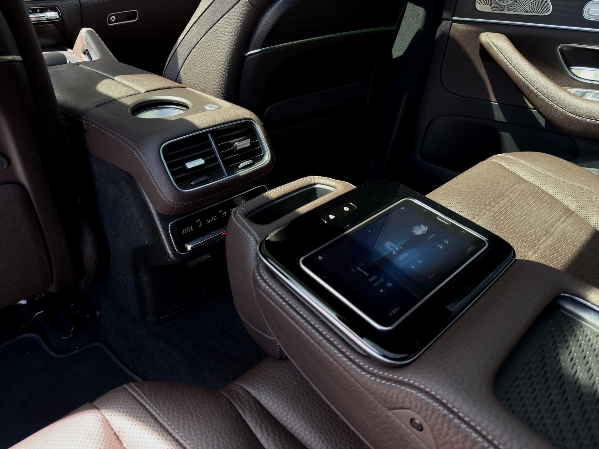 MERCEDES-BENZ GLS 580 4Matic AMG Line 9G-Tronic-image-9