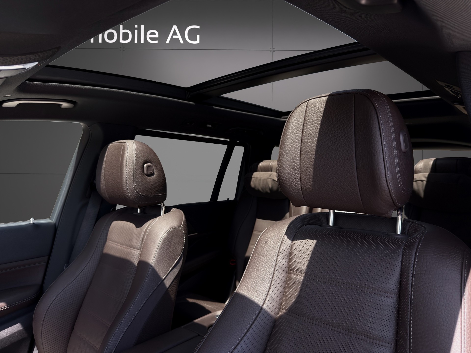 MERCEDES-BENZ GLS 580 4Matic AMG Line 9G-Tronic-image-11