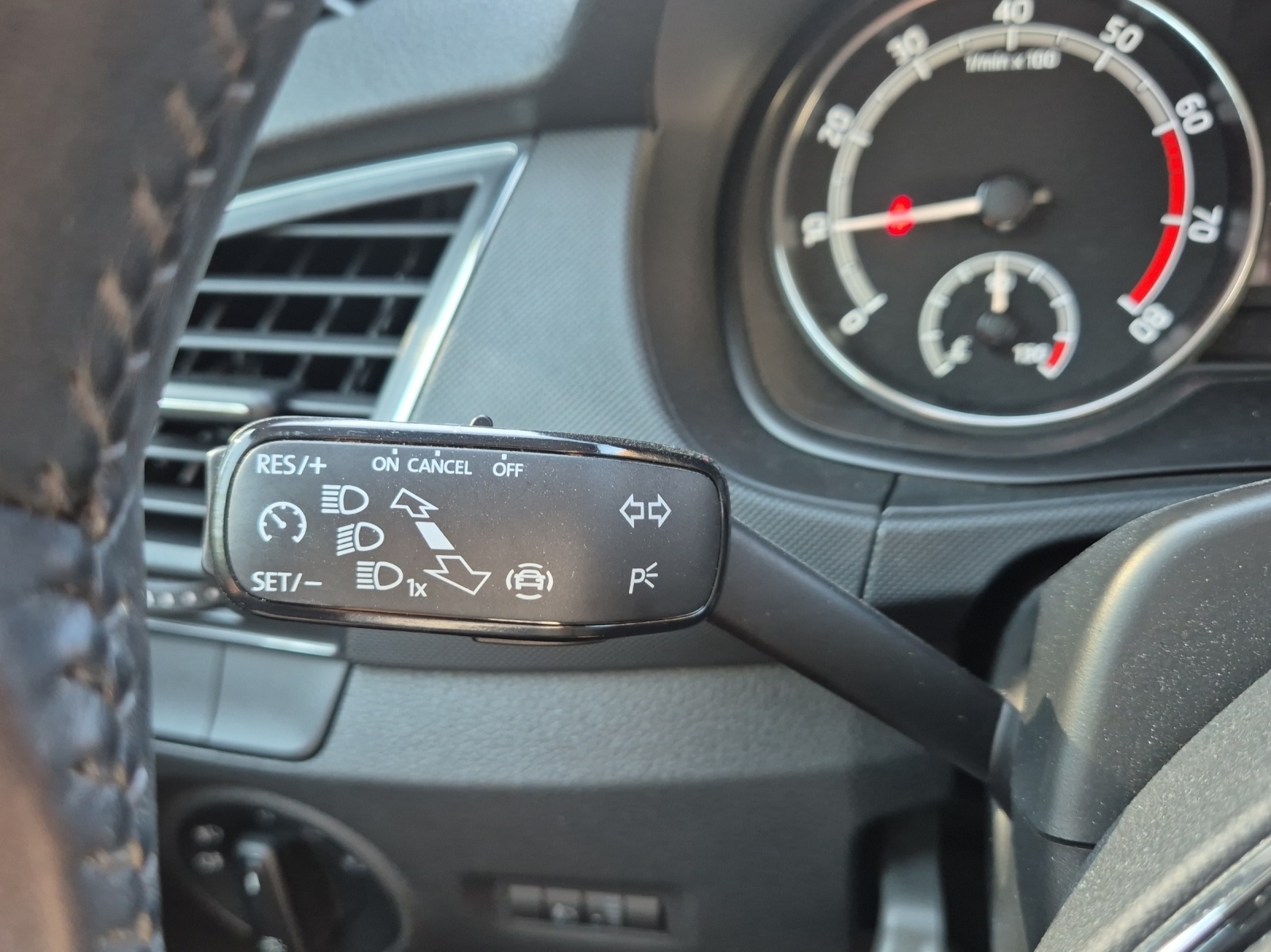 SKODA Fabia 1.0 TSI Ambition DSG-image-13
