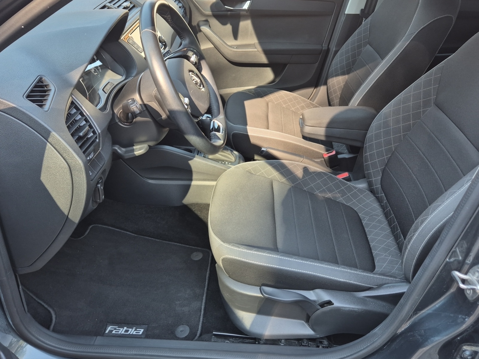 SKODA Fabia 1.0 TSI Ambition DSG-image-8