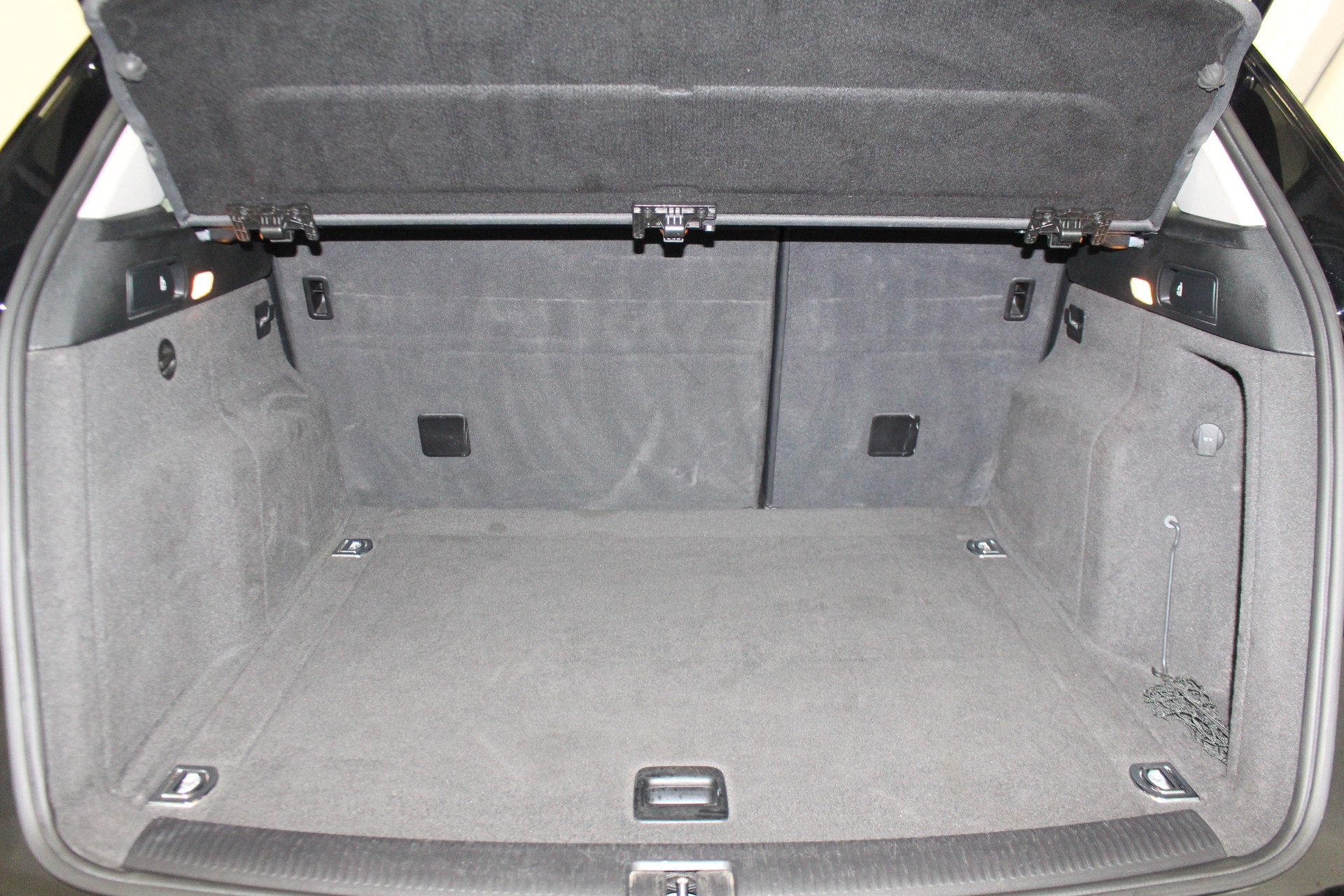 AUDI Q5 2.0 TDI quattro S-Tronic-image-8
