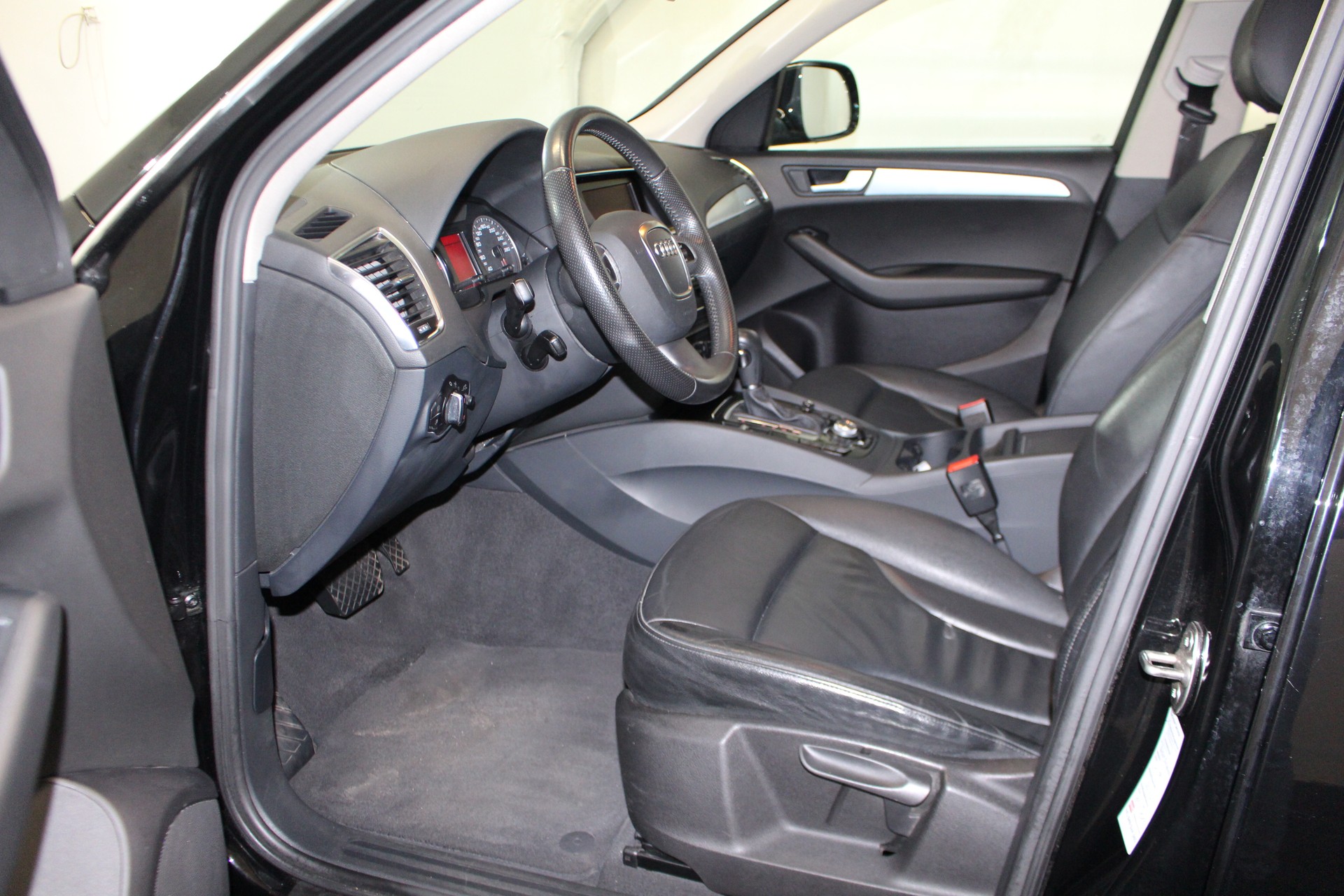 AUDI Q5 2.0 TDI quattro S-Tronic-image-6