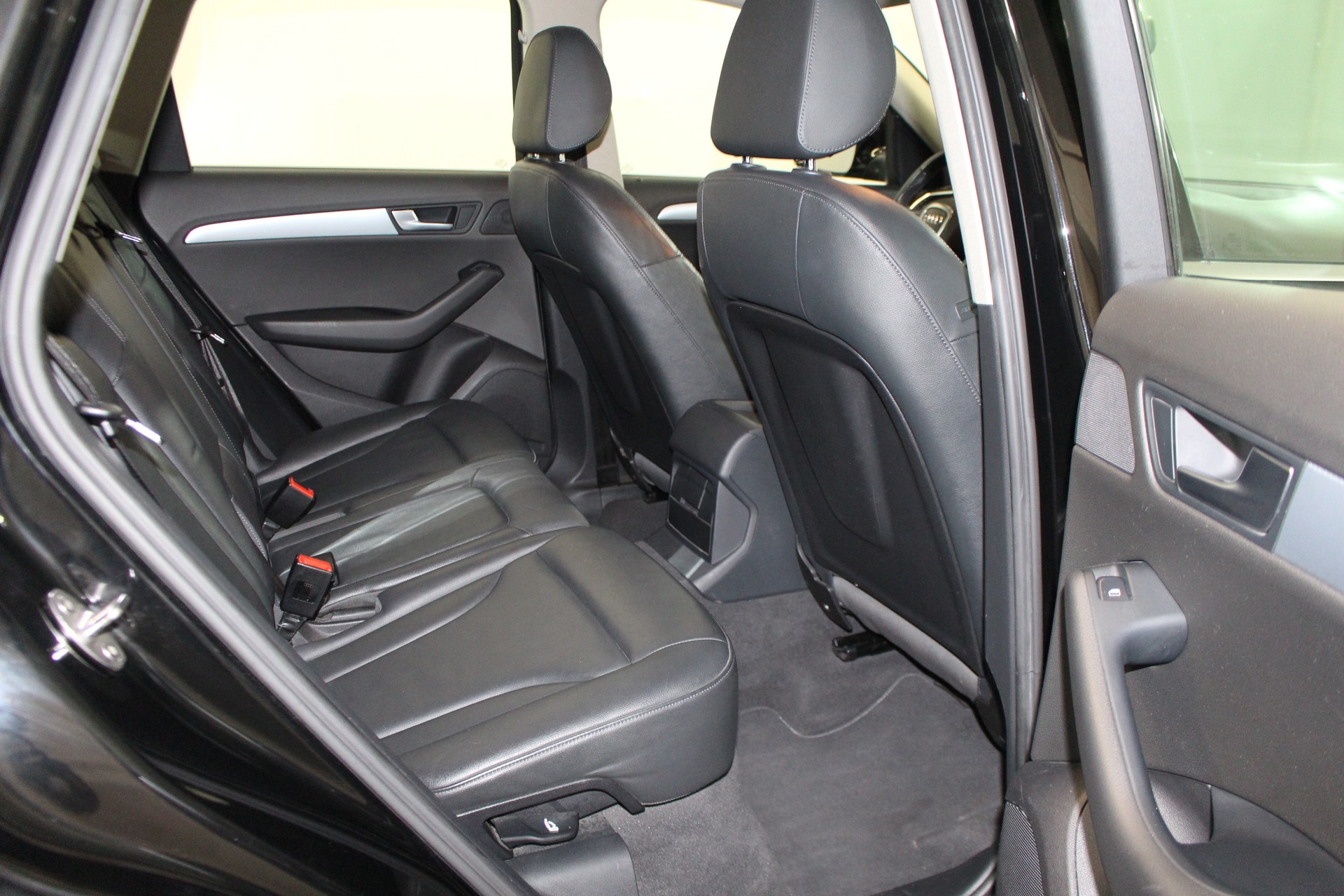AUDI Q5 2.0 TDI quattro S-Tronic-image-9