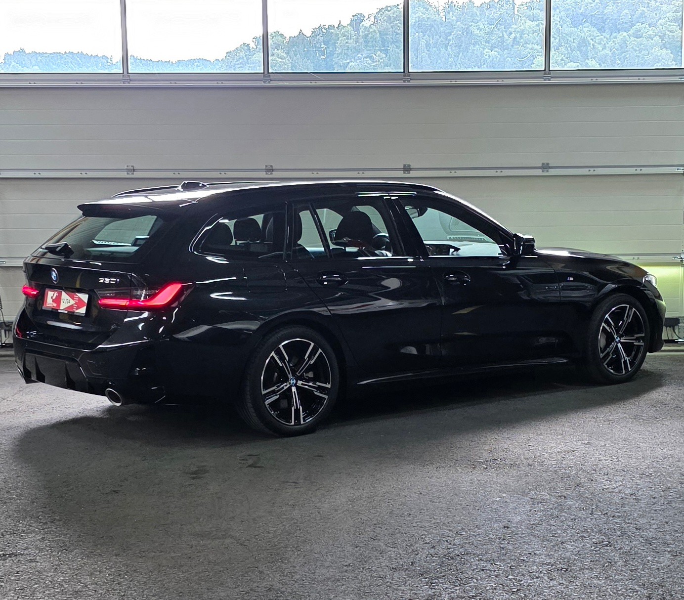 BMW 330i Touring xDrive Steptronic M Sport *Geschwindigkeitsassistent*Sitzheizung*CarPlay&AndroidAuto*Ambientebeleuchtung*-image-4