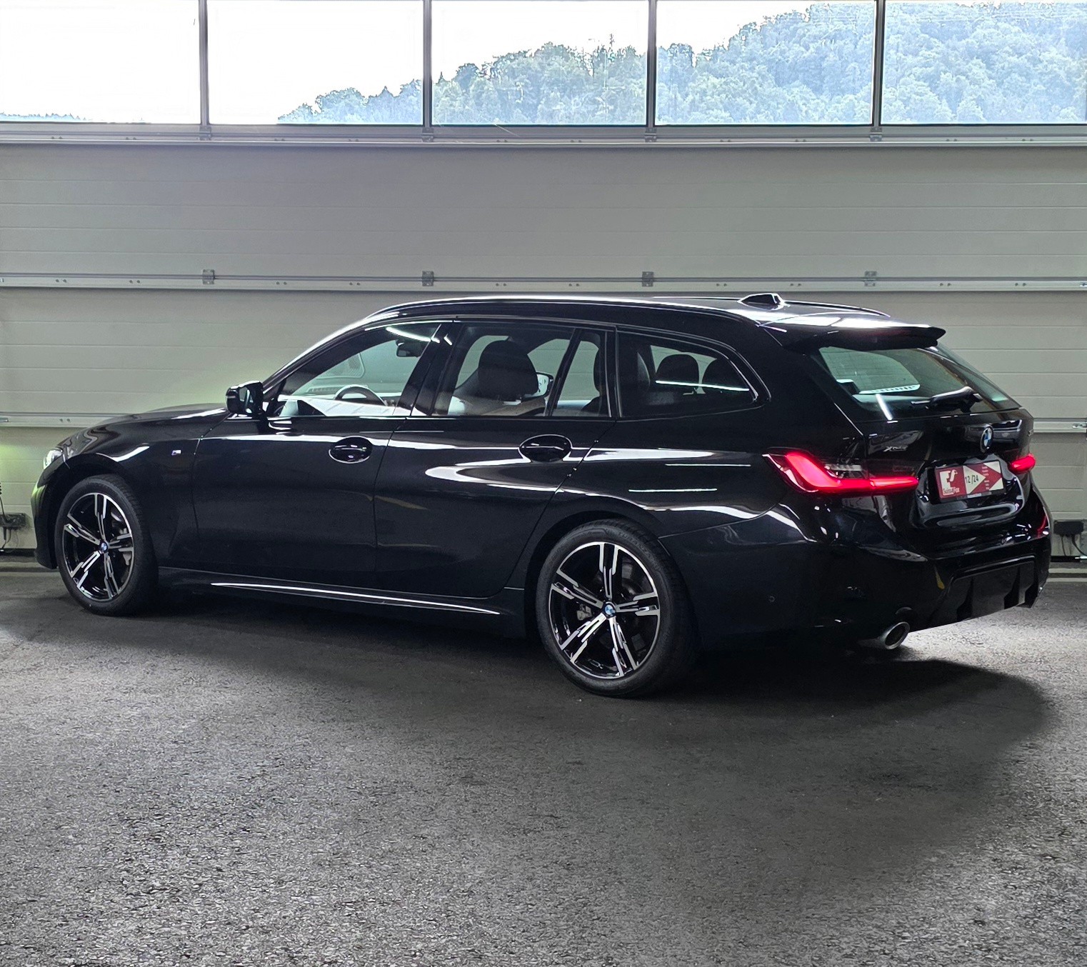 BMW 330i Touring xDrive Steptronic M Sport *Geschwindigkeitsassistent*Sitzheizung*CarPlay&AndroidAuto*Ambientebeleuchtung*-image-2