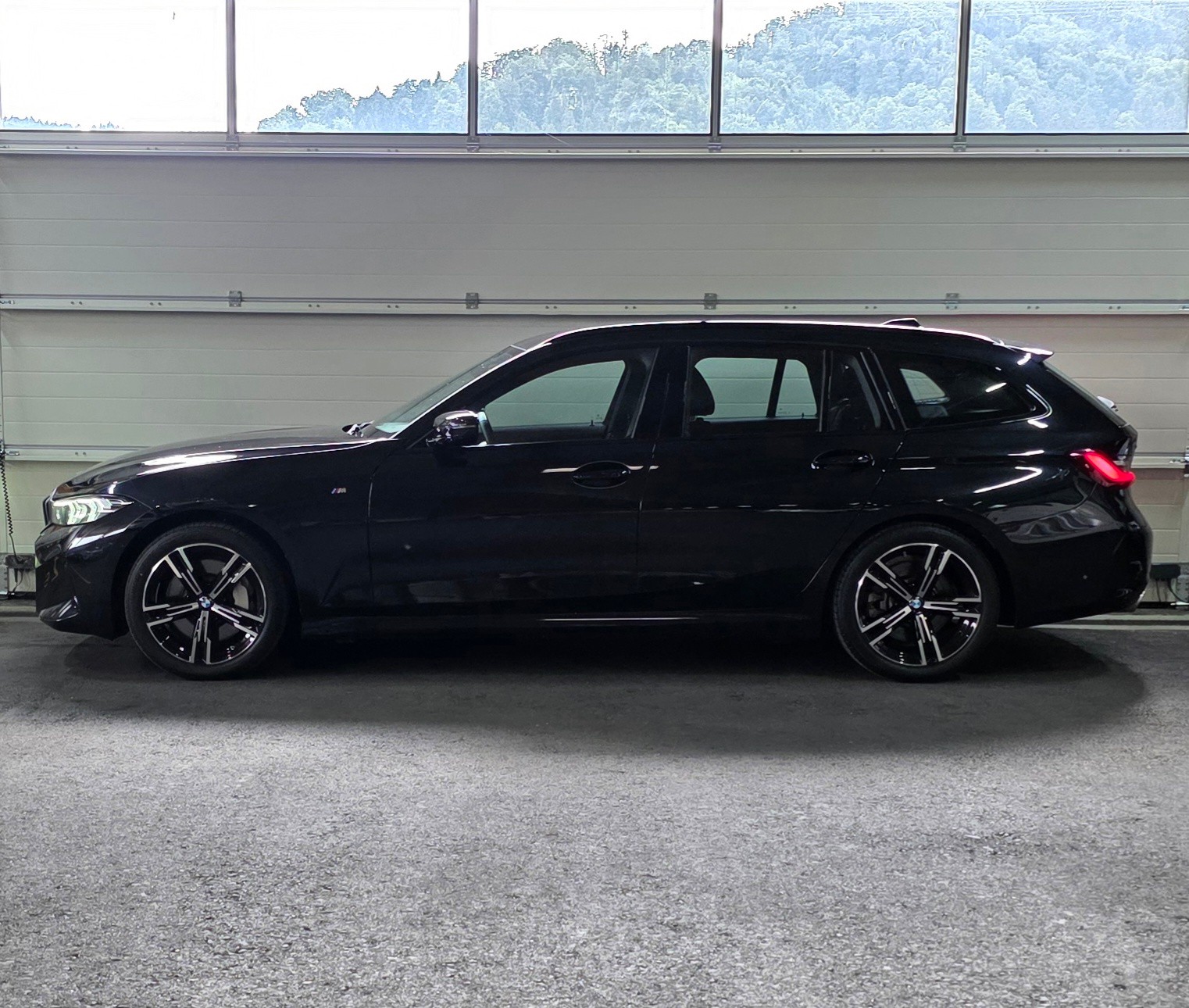 BMW 330i Touring xDrive Steptronic M Sport *Geschwindigkeitsassistent*Sitzheizung*CarPlay&AndroidAuto*Ambientebeleuchtung*-image-1