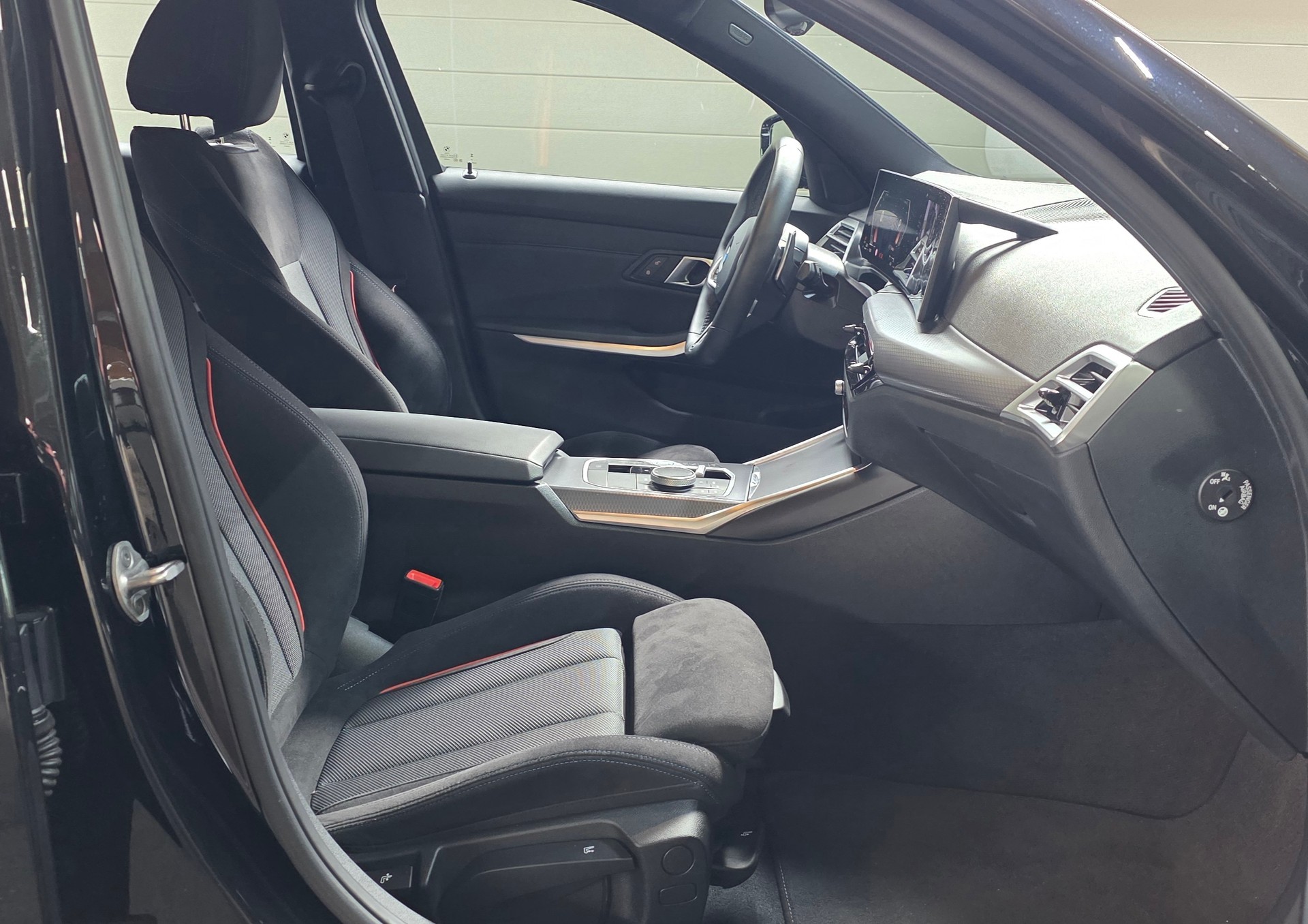BMW 330i Touring xDrive Steptronic M Sport *Geschwindigkeitsassistent*Sitzheizung*CarPlay&AndroidAuto*Ambientebeleuchtung*-image-23