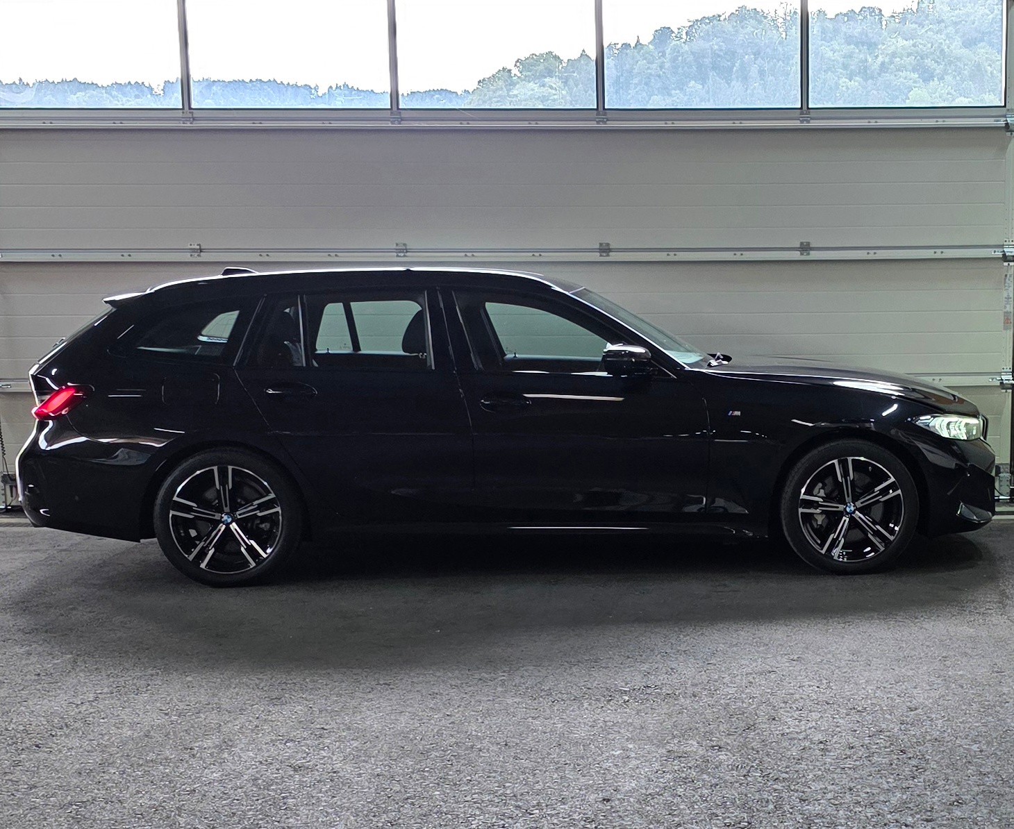 BMW 330i Touring xDrive Steptronic M Sport *Geschwindigkeitsassistent*Sitzheizung*CarPlay&AndroidAuto*Ambientebeleuchtung*-image-5