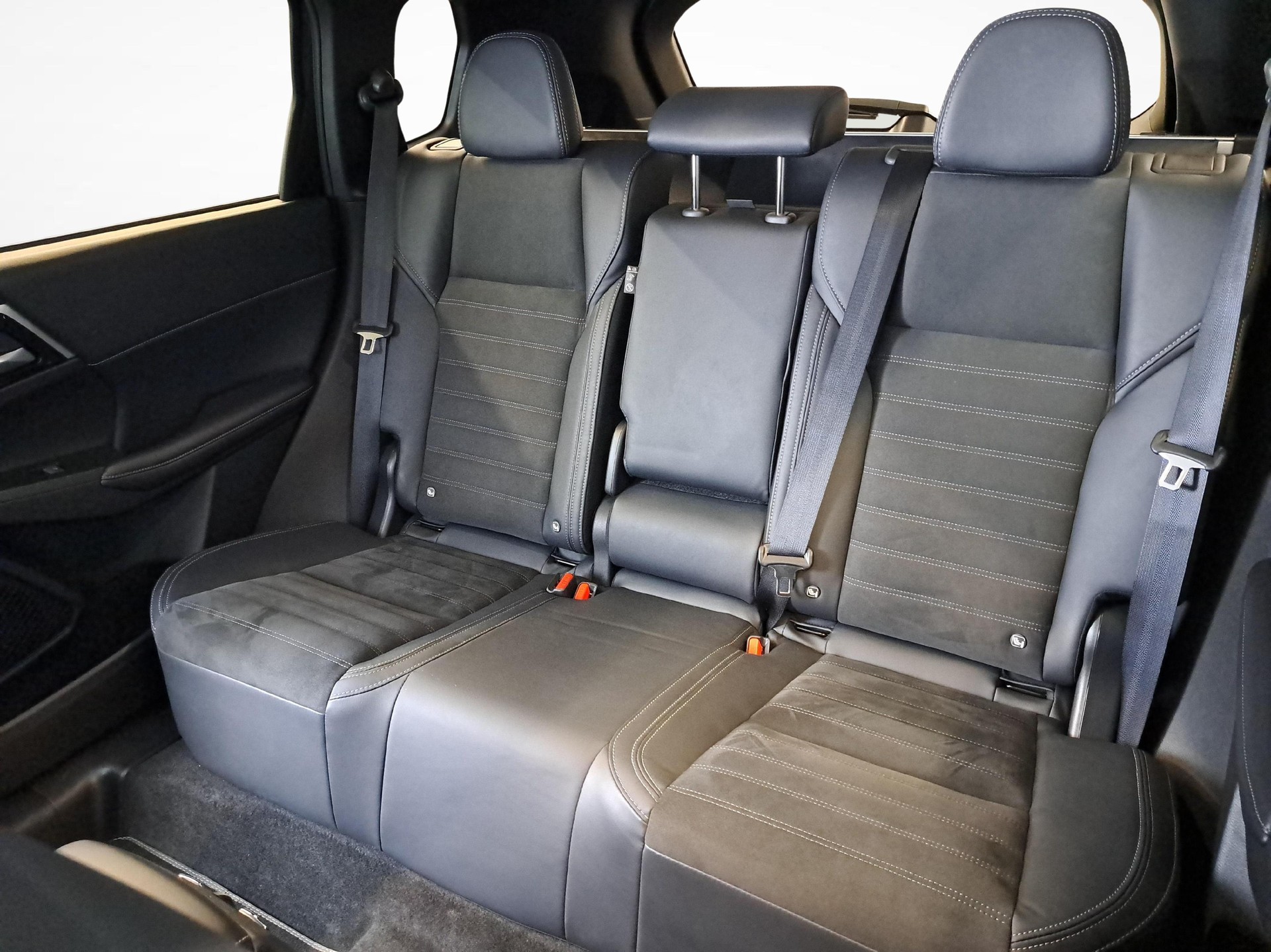 MITSUBISHI Outlander 2.4 PHEV Invite 4x4-image-10