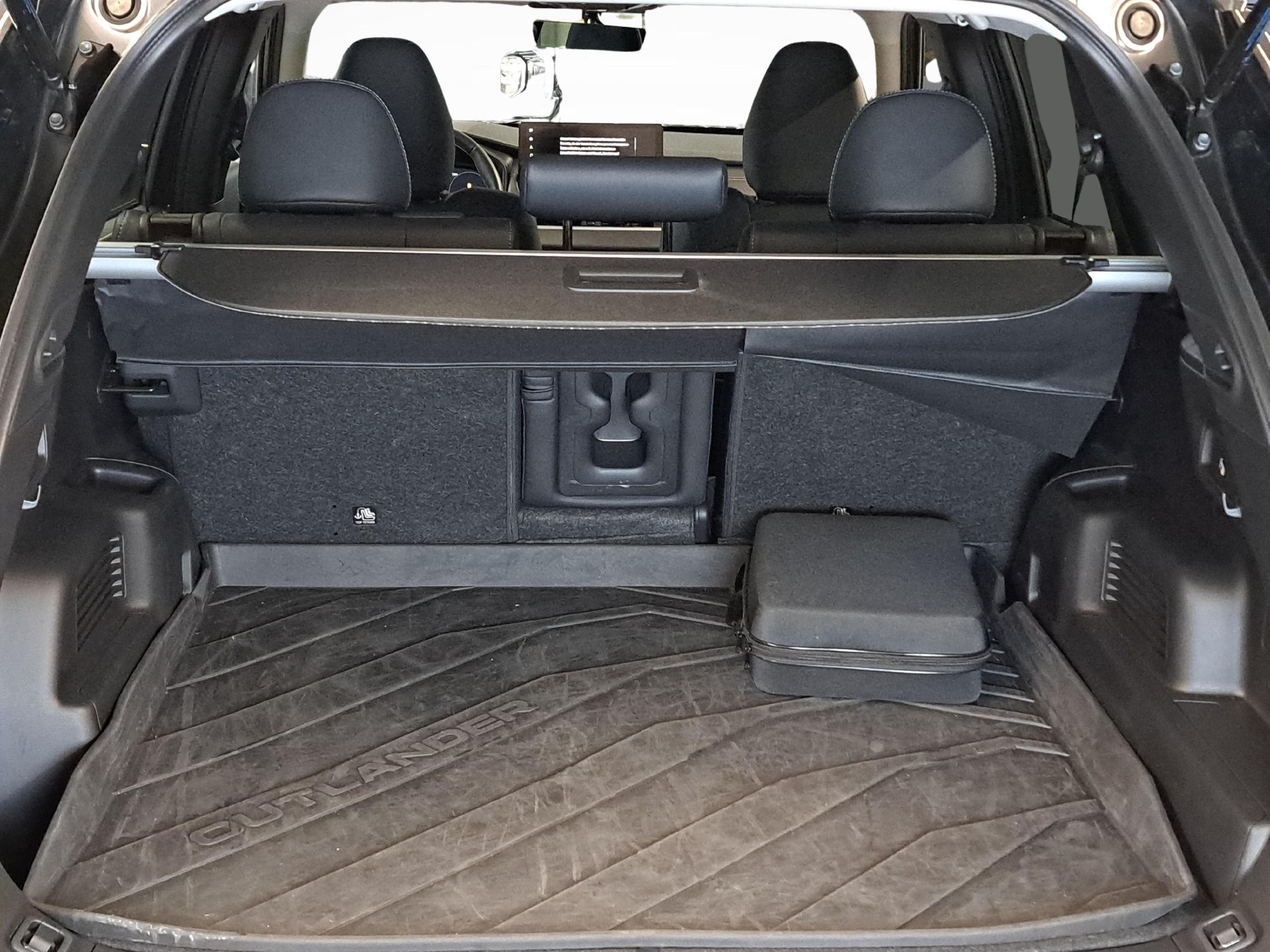 MITSUBISHI Outlander 2.4 PHEV Invite 4x4-image-11