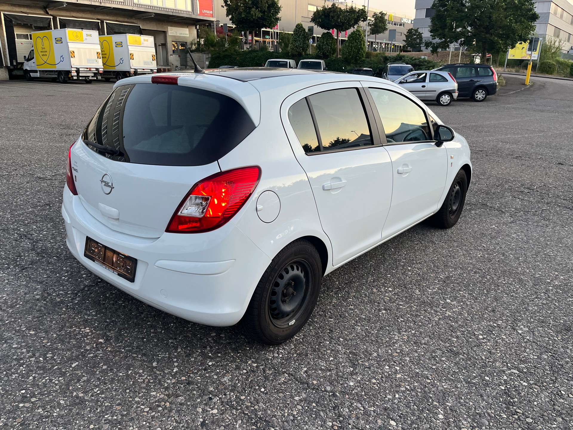 OPEL Corsa 1.4 TP Anniversary-image-3