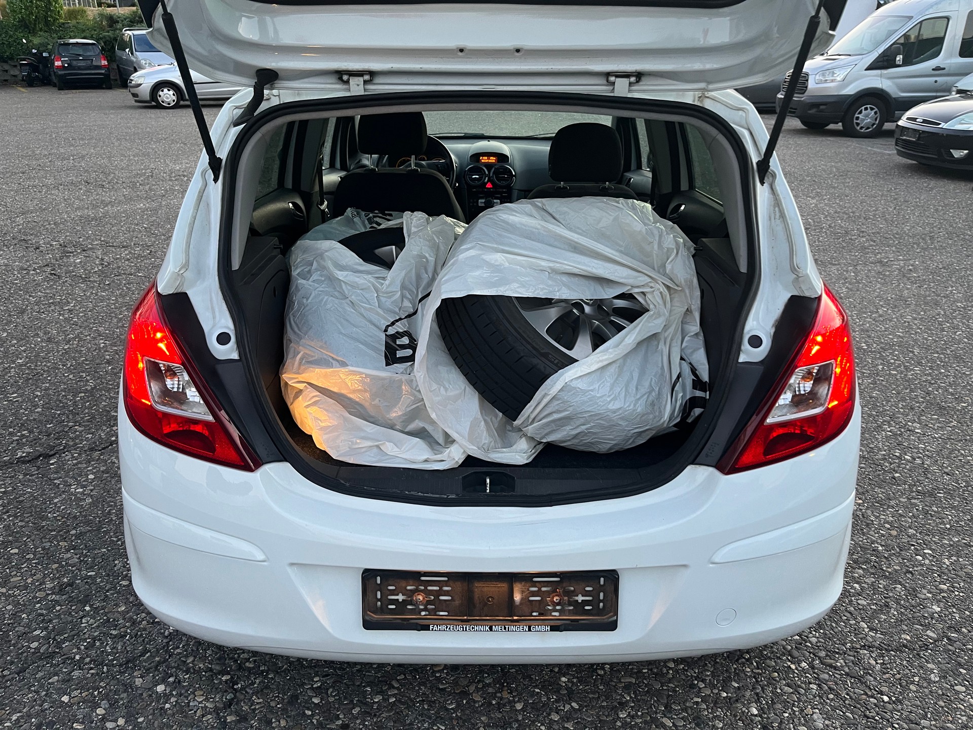 OPEL Corsa 1.4 TP Anniversary-image-5