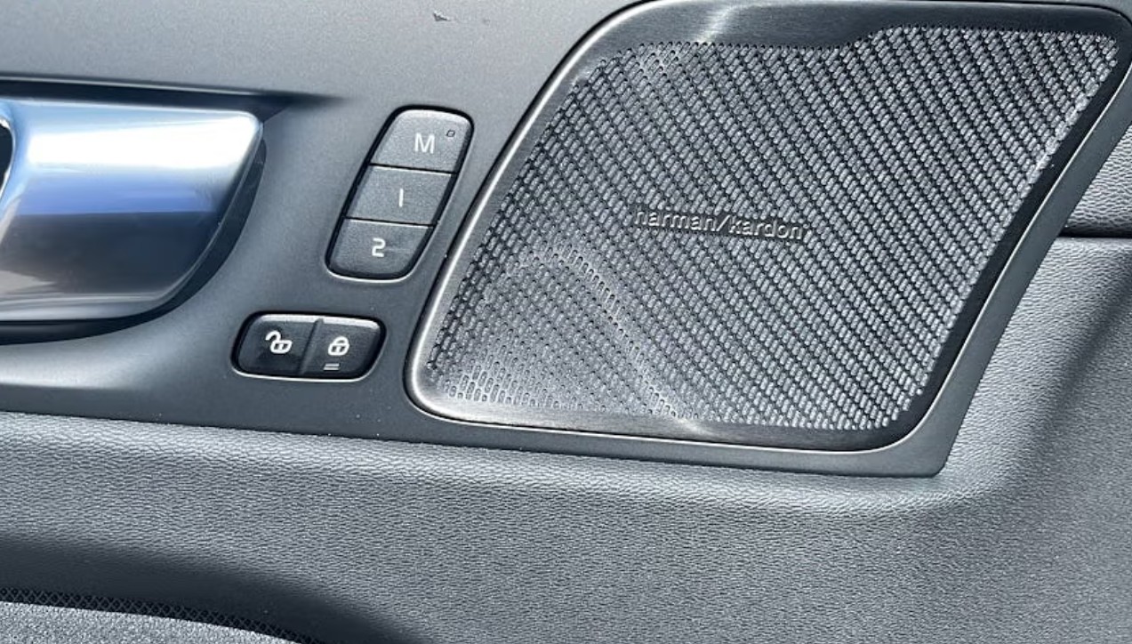 VOLVO XC60 T6 eAWD PluginHybrid Plus Dark Geartronic-image-15
