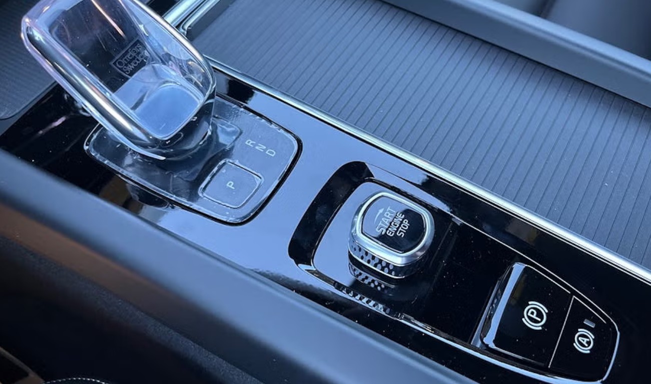 VOLVO XC60 T6 eAWD PluginHybrid Plus Dark Geartronic-image-10