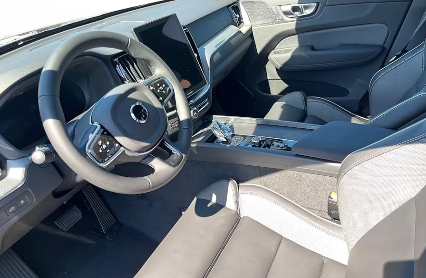 VOLVO XC60 T6 eAWD PluginHybrid Plus Dark Geartronic-image-8