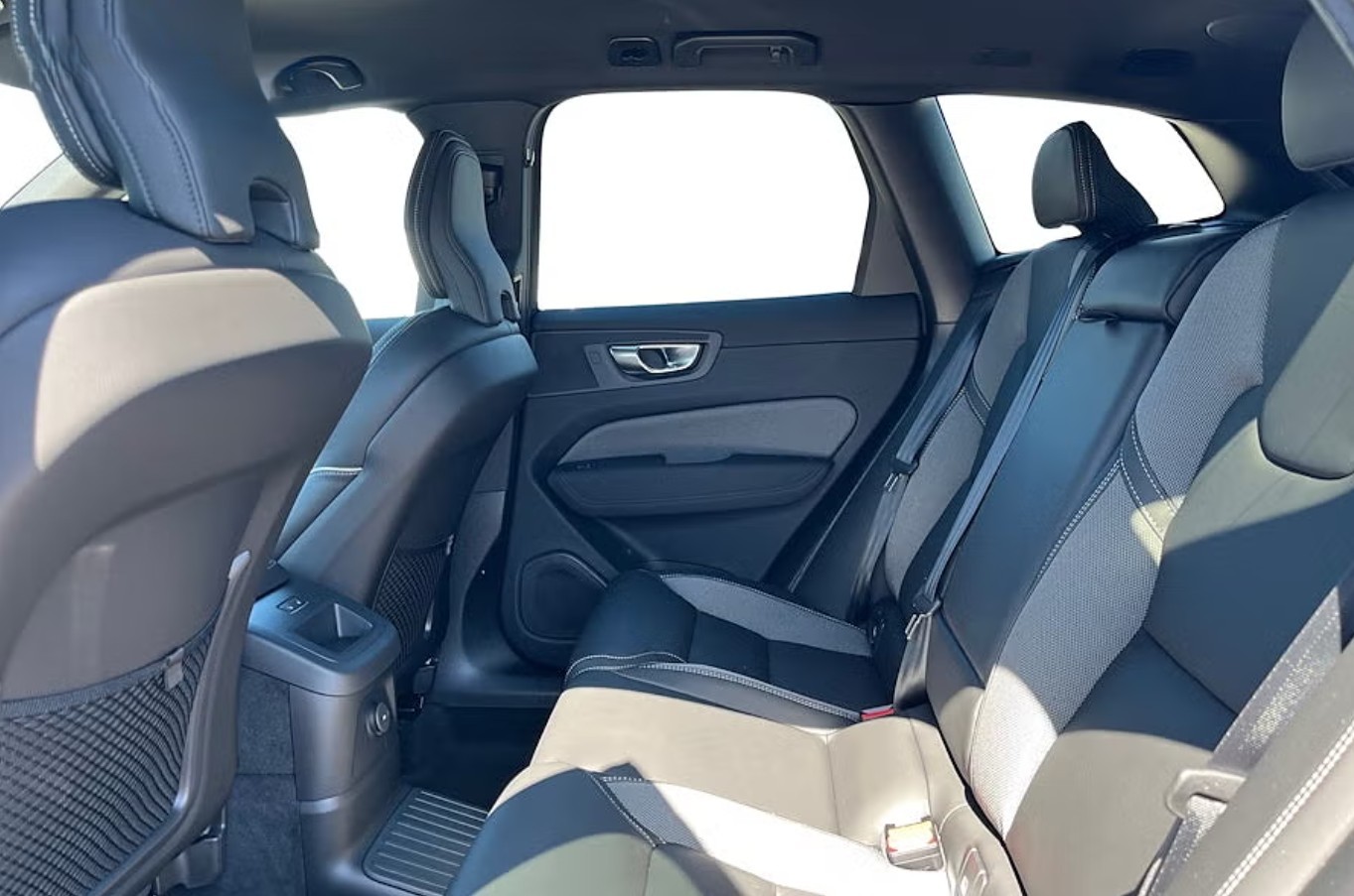 VOLVO XC60 T6 eAWD PluginHybrid Plus Dark Geartronic-image-12