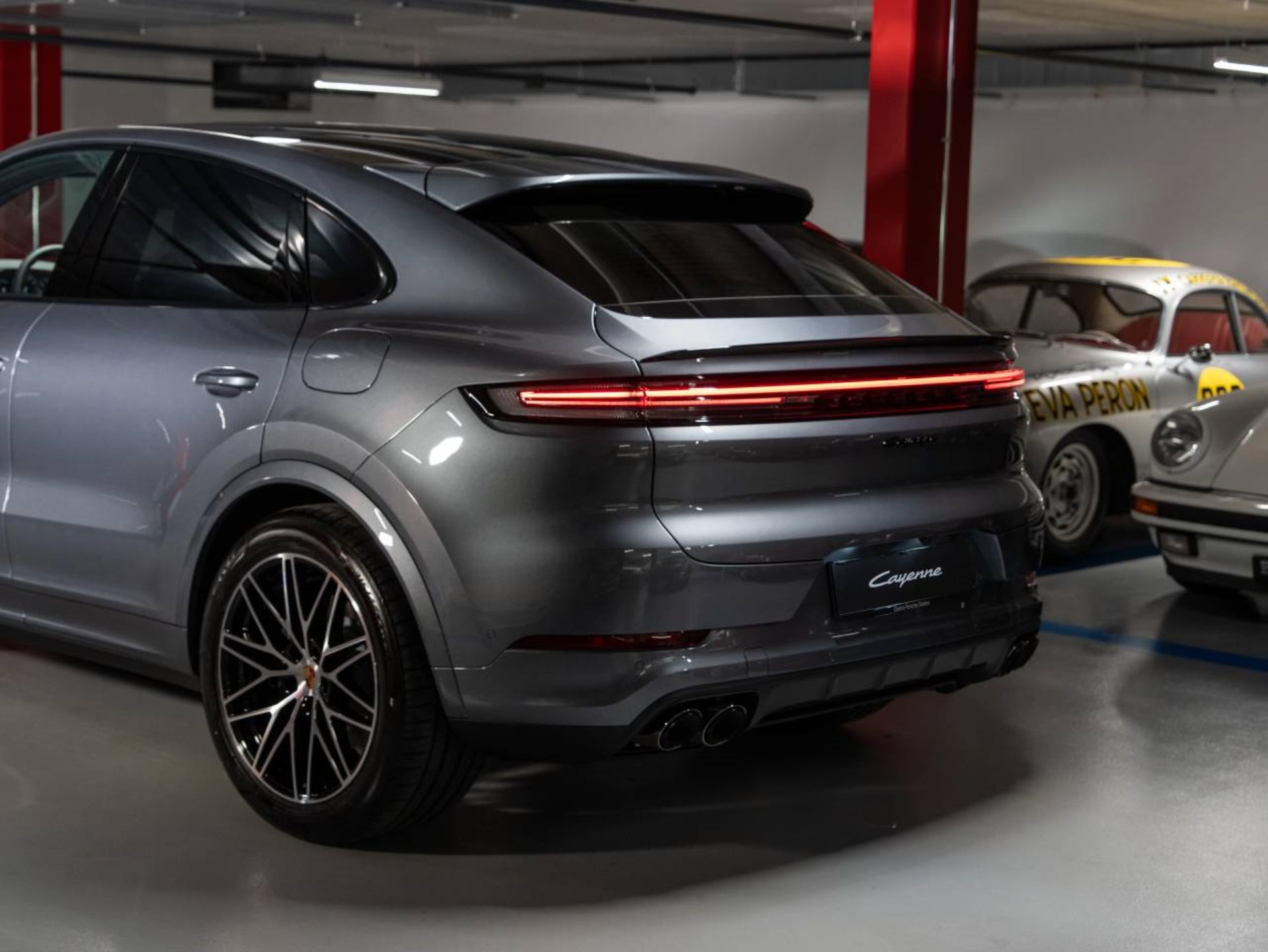 PORSCHE Cayenne E-Hybrid Coupé Black Edition-image-8