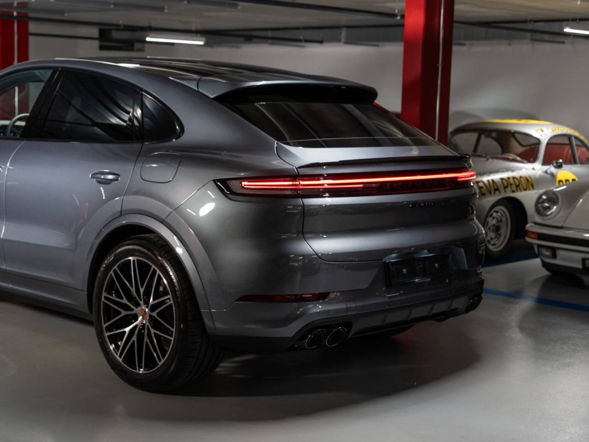 PORSCHE Cayenne E-Hybrid Coupé Black Edition-image-24