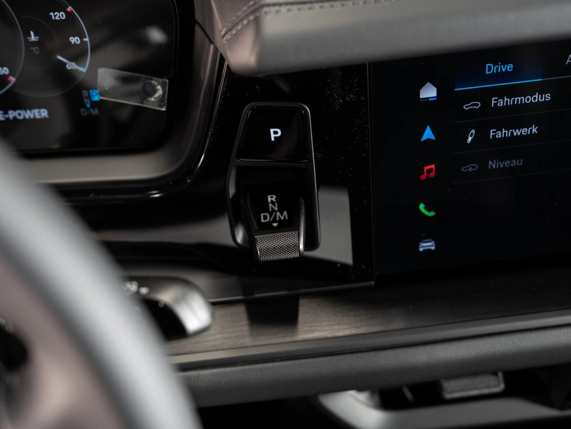 PORSCHE Cayenne E-Hybrid Coupé Black Edition-image-15