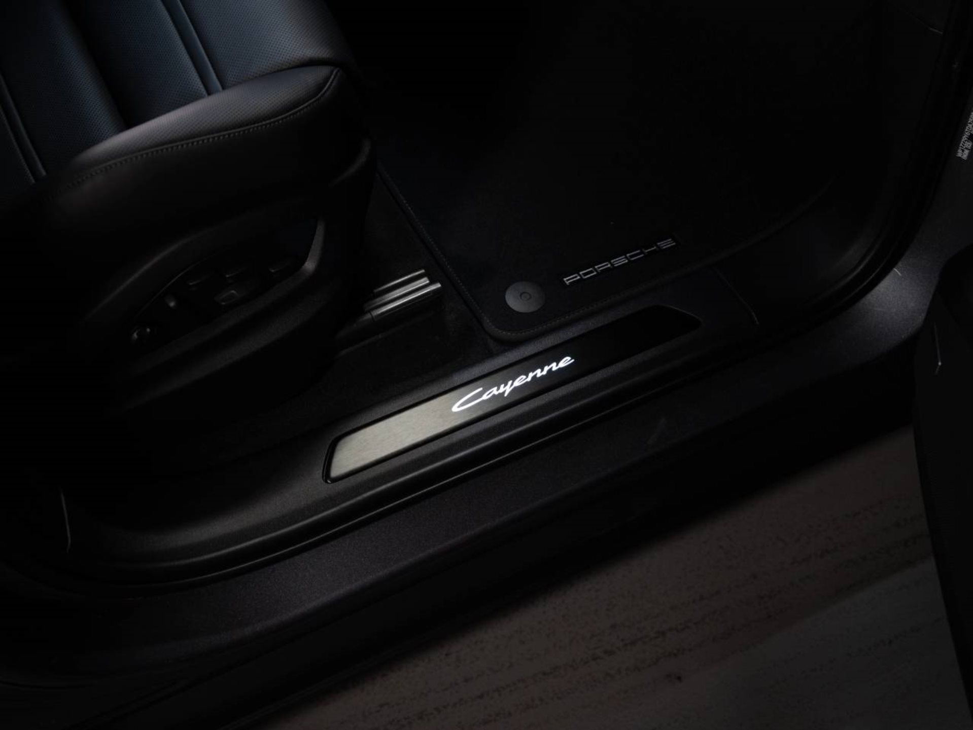 PORSCHE Cayenne E-Hybrid Coupé Black Edition-image-20