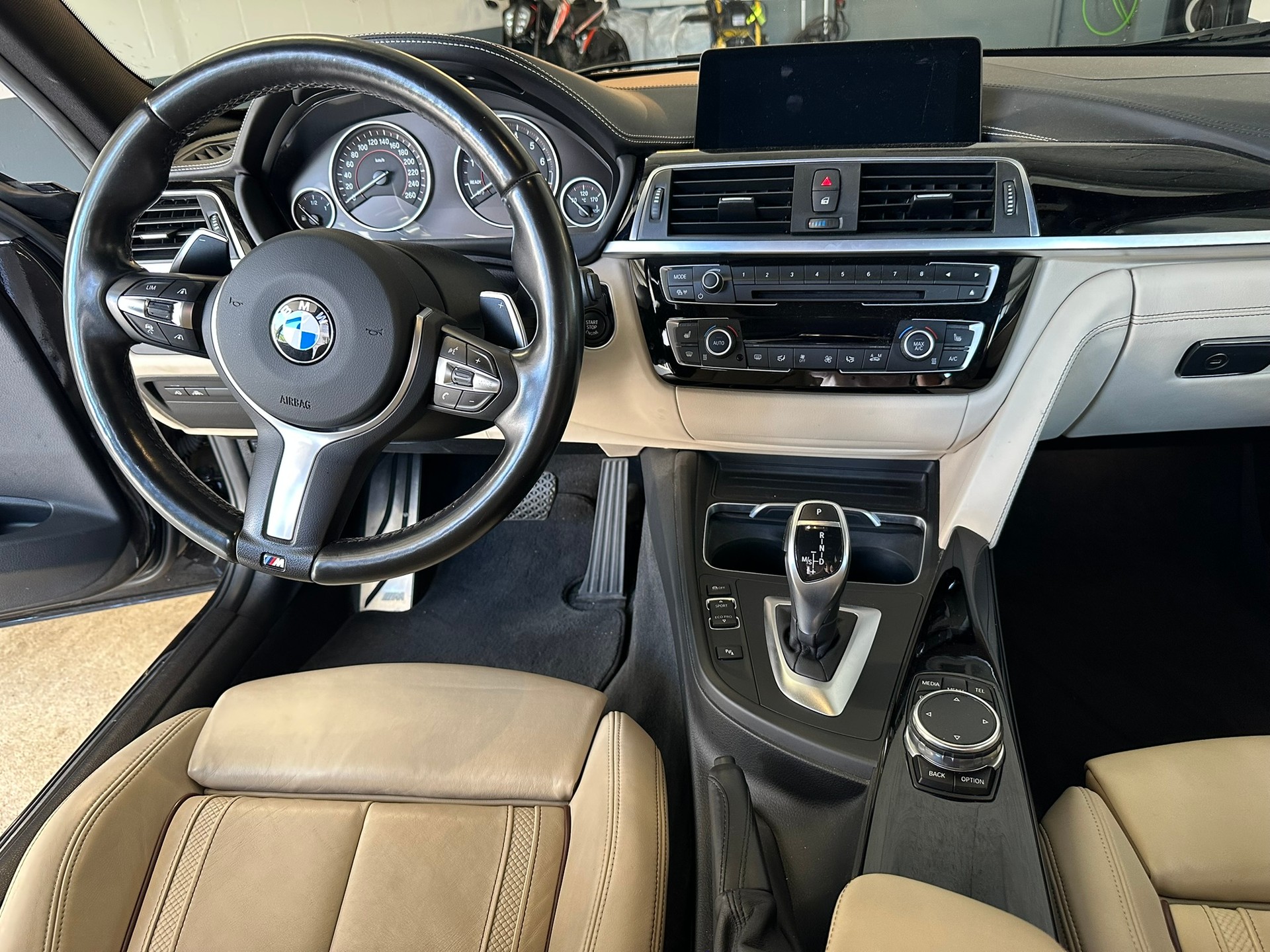 BMW 340i xDrive-image-4