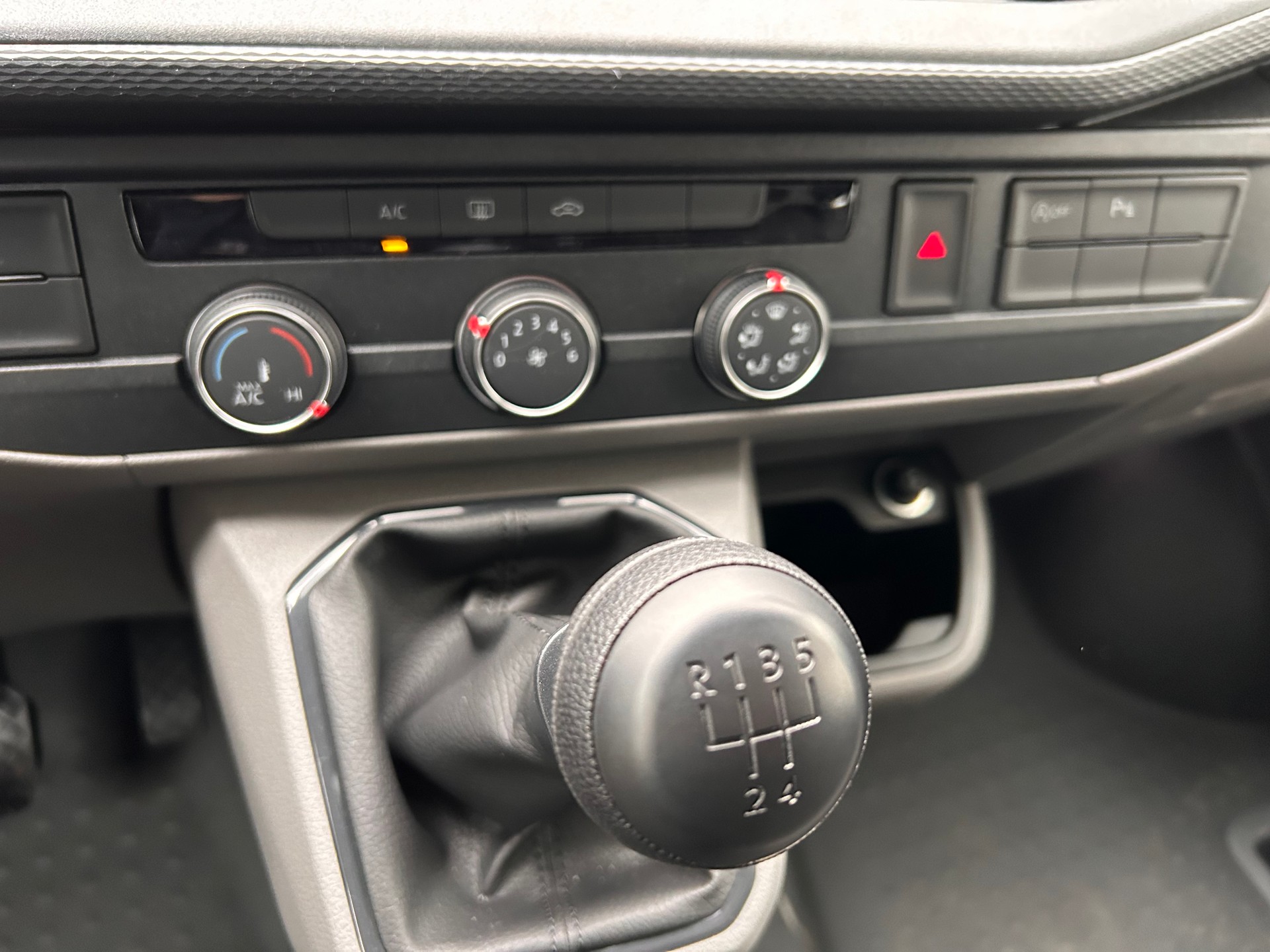 VW T6.1 2.0 TDI-image-8