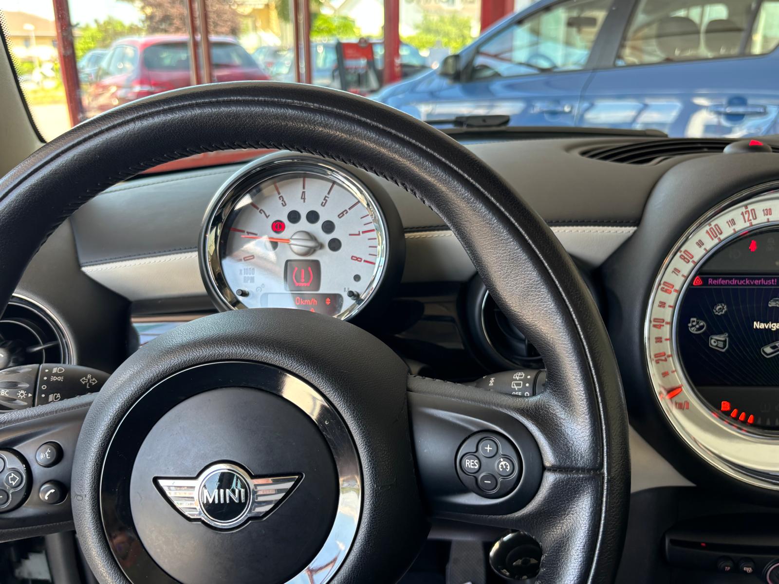 MINI Cooper-image-10